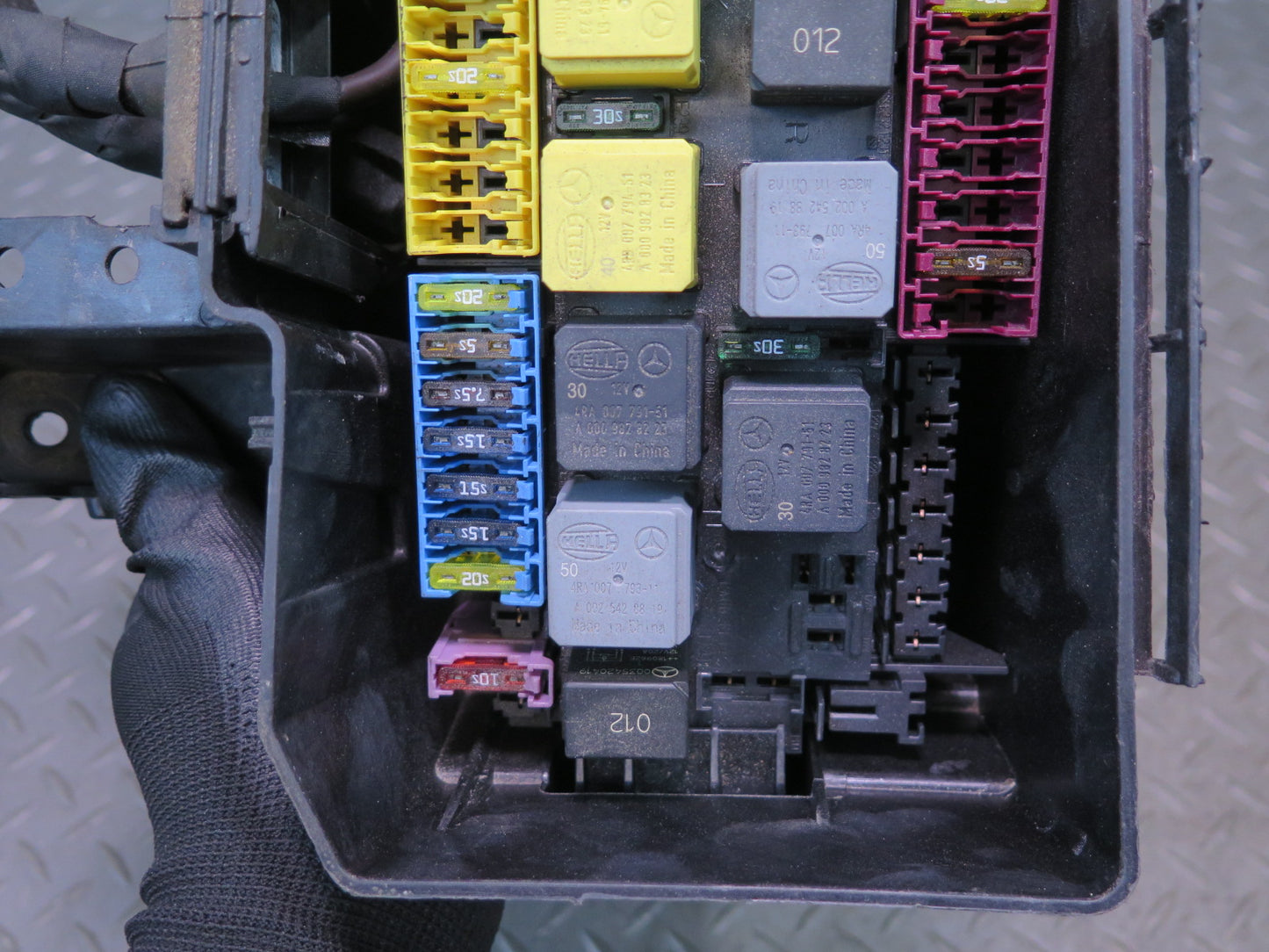 2017-2019 Mercedes X166 GLS450 Engine Bay Junction Fuse Relay Box