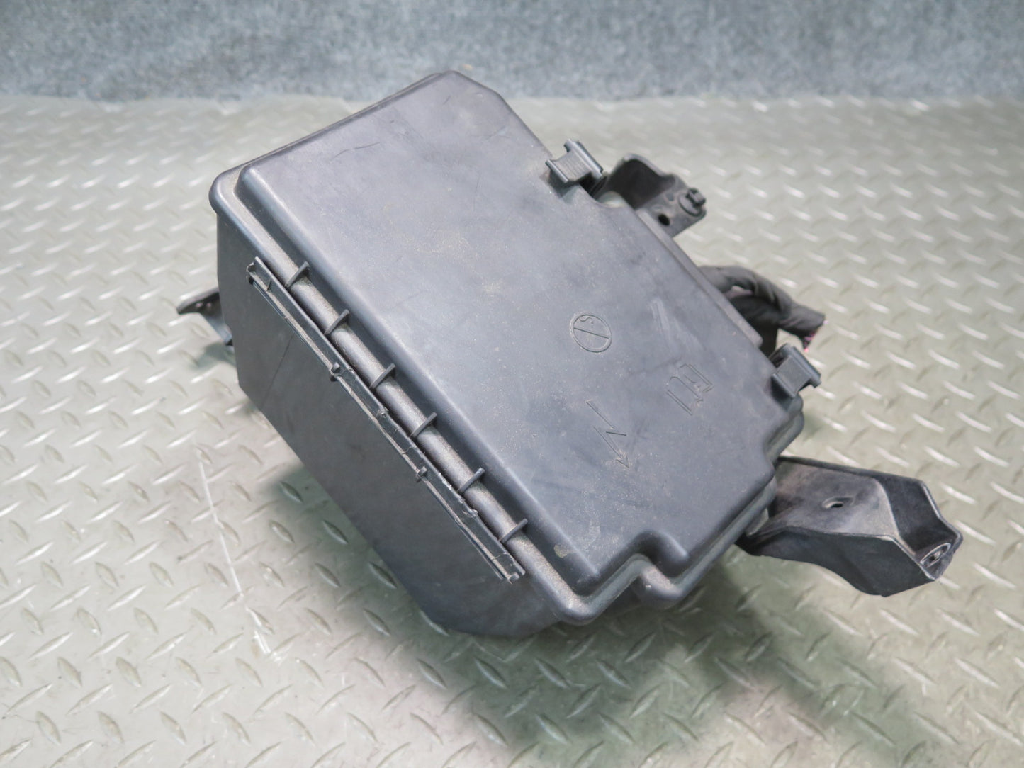 2017-2019 Mercedes X166 GLS450 Engine Bay Junction Fuse Relay Box