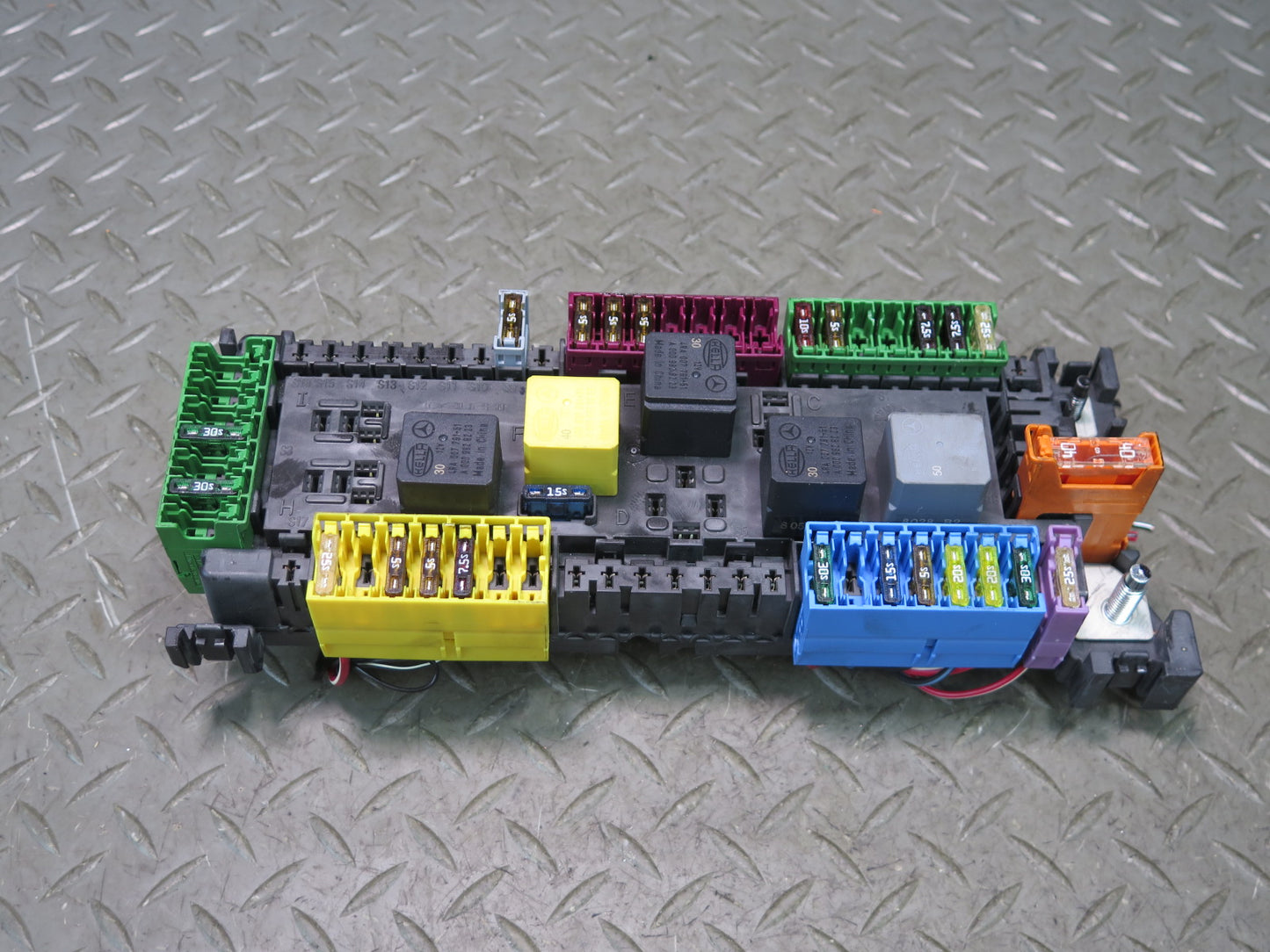 2017-2019 Mercedes X166 GLS450 Rear Under Seat Distribution Cabin Fuse Box OEM
