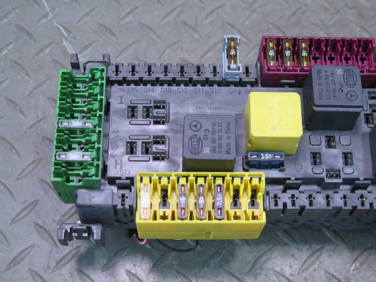 2017-2019 Mercedes X166 GLS450 Rear Under Seat Distribution Cabin Fuse Box OEM
