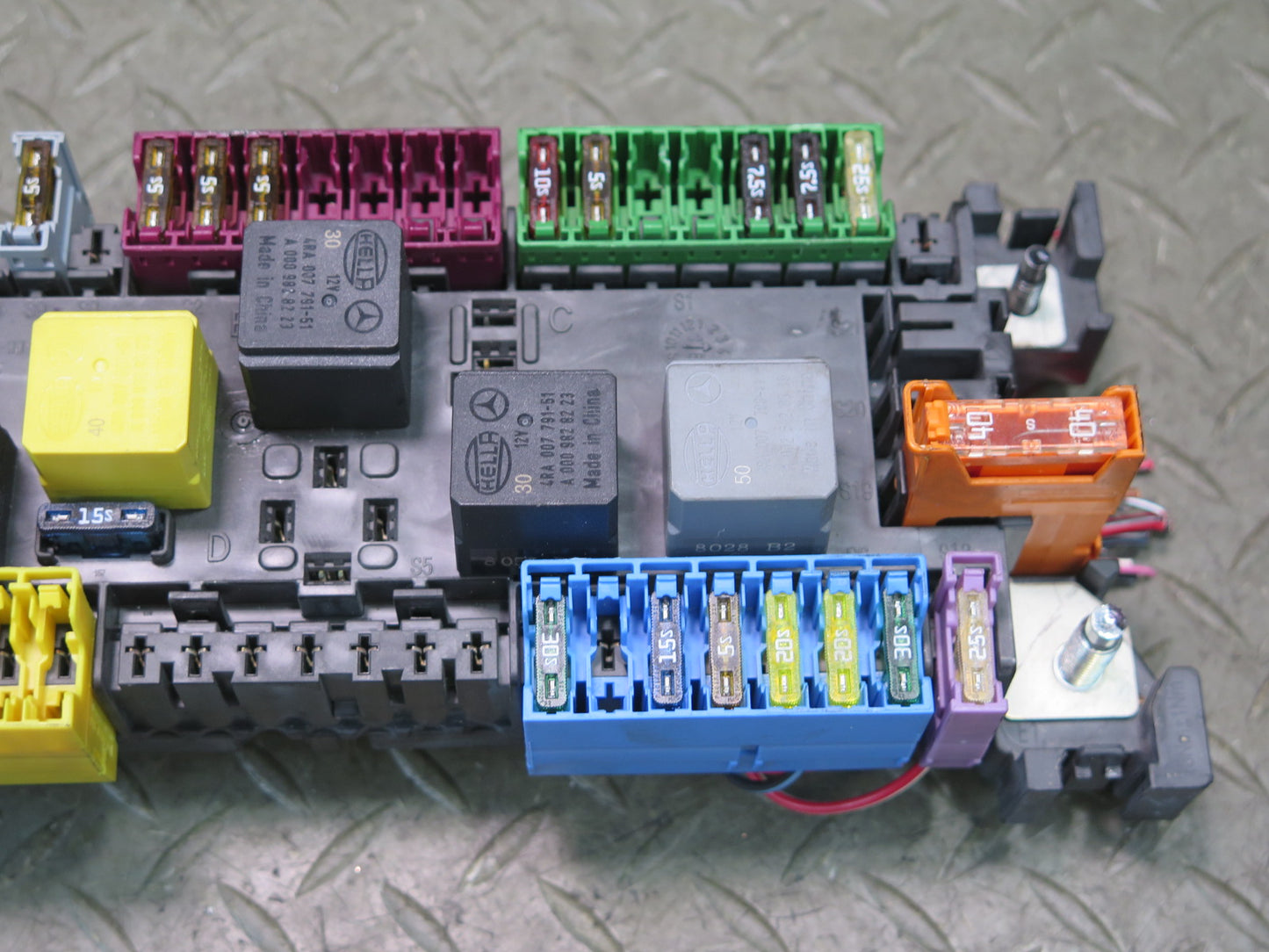 2017-2019 Mercedes X166 GLS450 Rear Under Seat Distribution Cabin Fuse Box OEM