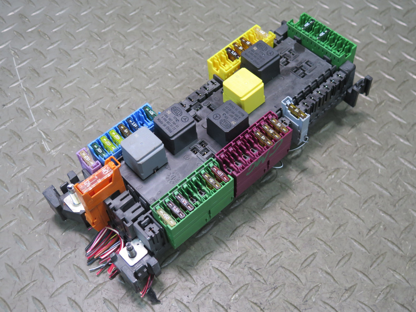 2017-2019 Mercedes X166 GLS450 Rear Under Seat Distribution Cabin Fuse Box OEM