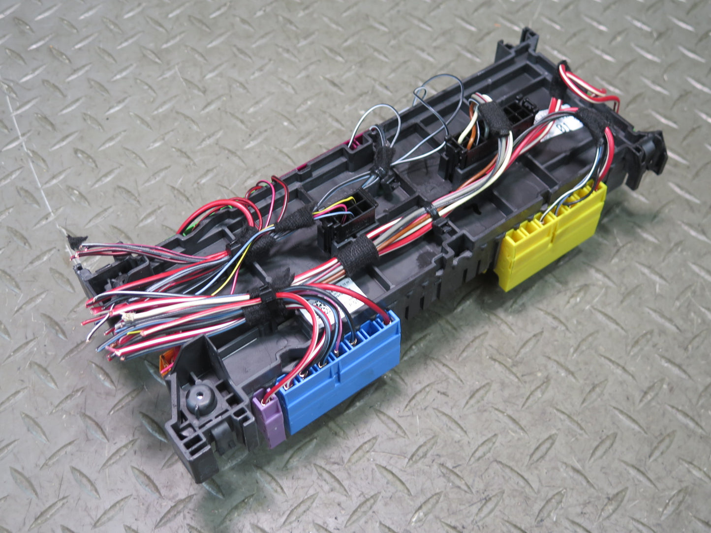 2017-2019 Mercedes X166 GLS450 Rear Under Seat Distribution Cabin Fuse Box OEM