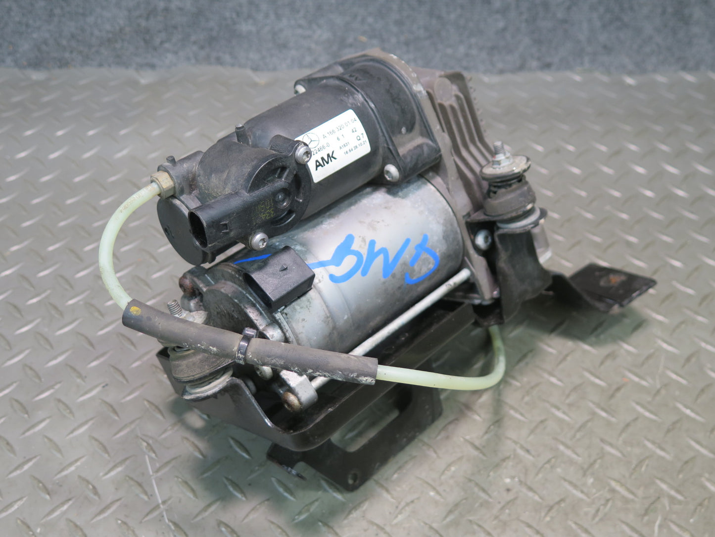 2012-2019 Mercedes X166 GL Gls-class Air Suspension Compressor Pump 1663200104
