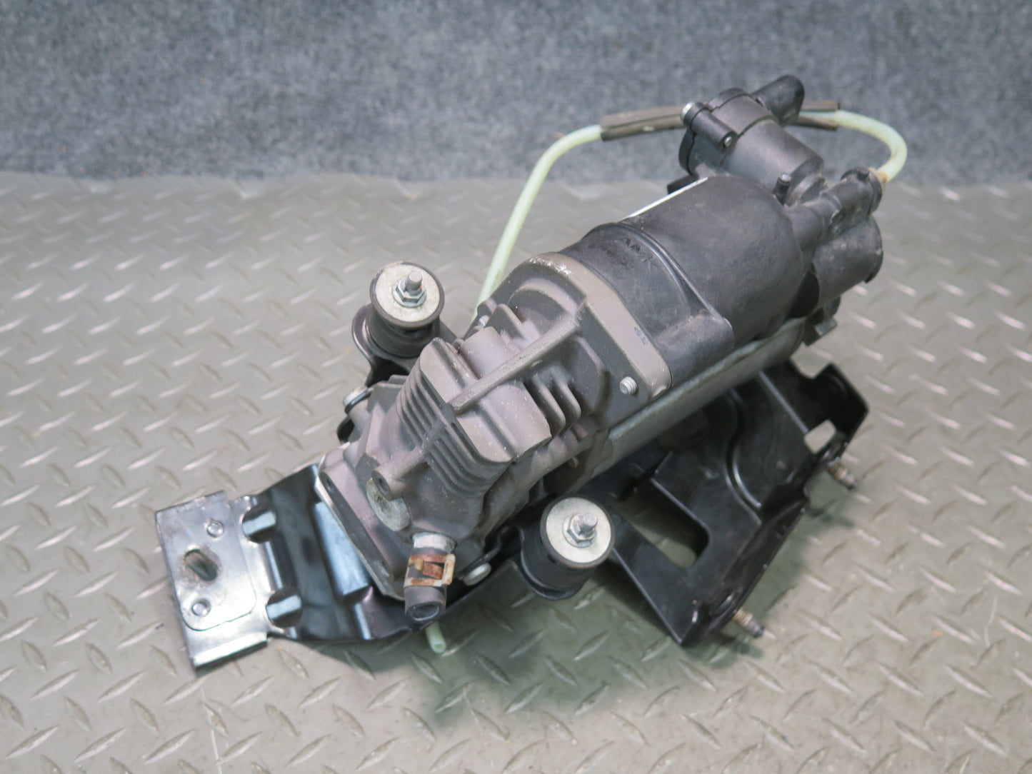 2012-2019 Mercedes X166 GL Gls-class Air Suspension Compressor Pump 1663200104