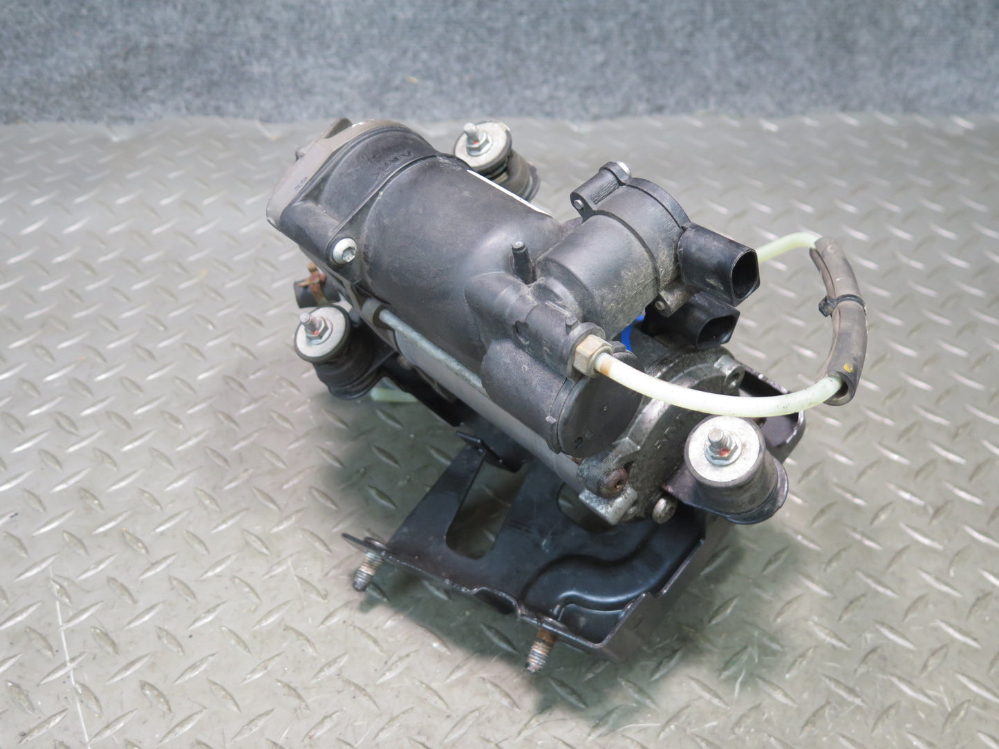 2012-2019 Mercedes X166 GL Gls-class Air Suspension Compressor Pump 1663200104