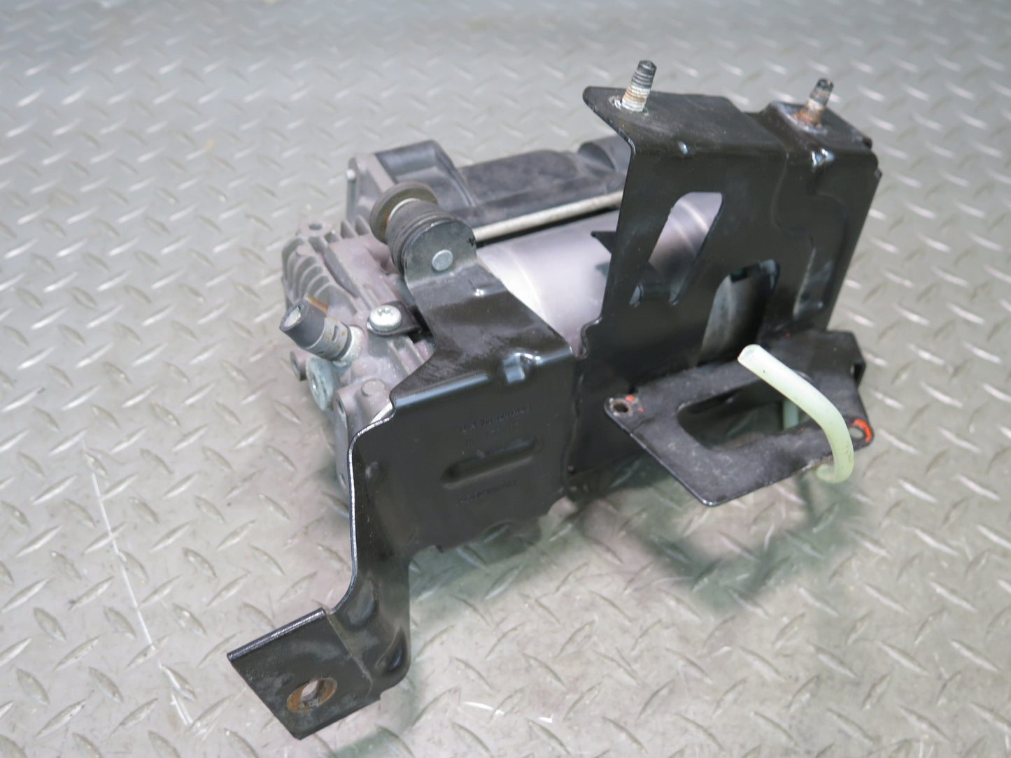 2012-2019 Mercedes X166 GL Gls-class Air Suspension Compressor Pump 1663200104