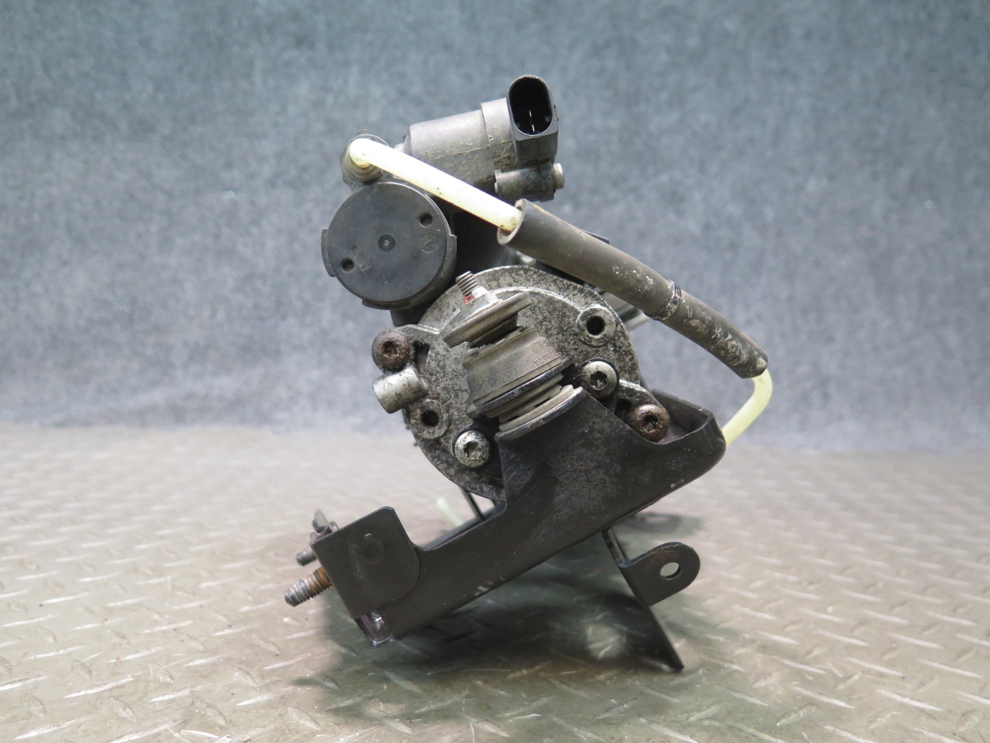 2012-2019 Mercedes X166 GL Gls-class Air Suspension Compressor Pump 1663200104