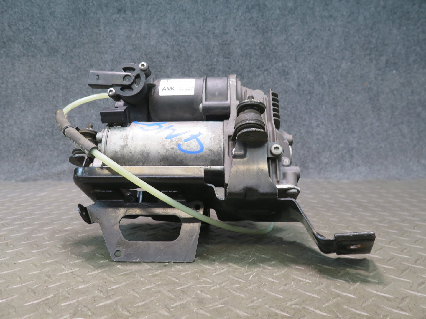 2012-2019 Mercedes X166 GL Gls-class Air Suspension Compressor Pump 1663200104
