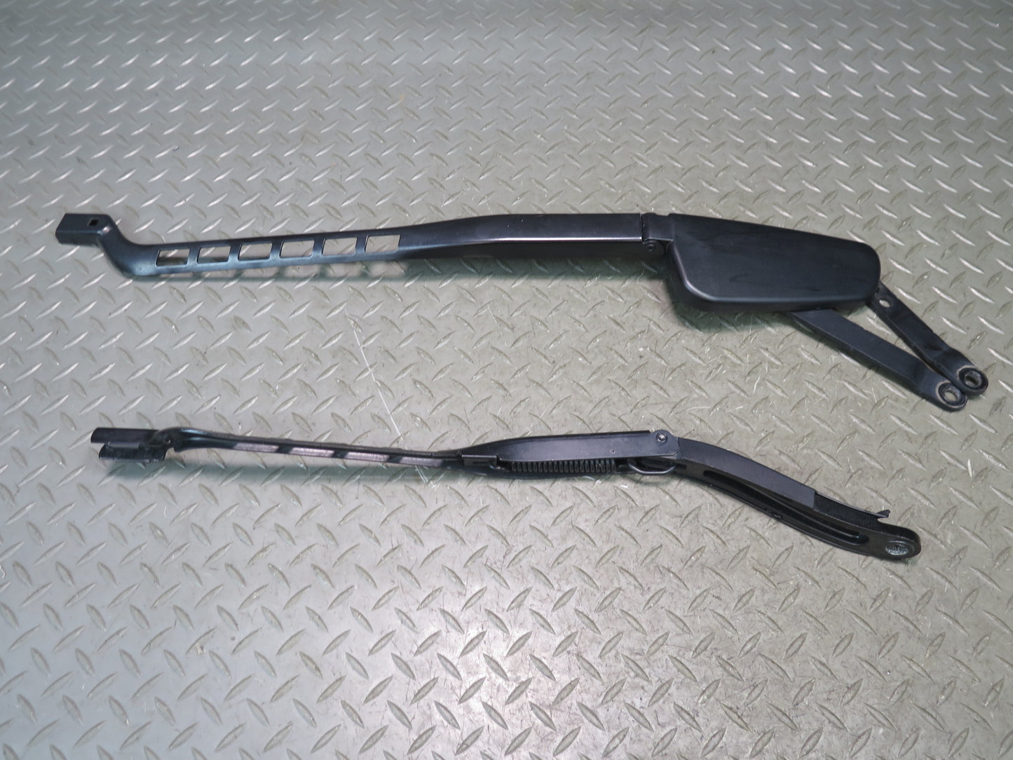 2017-2019 Mercedes X166 GLS450 Front Windshield Left & Right Wiper Arm Set of 2