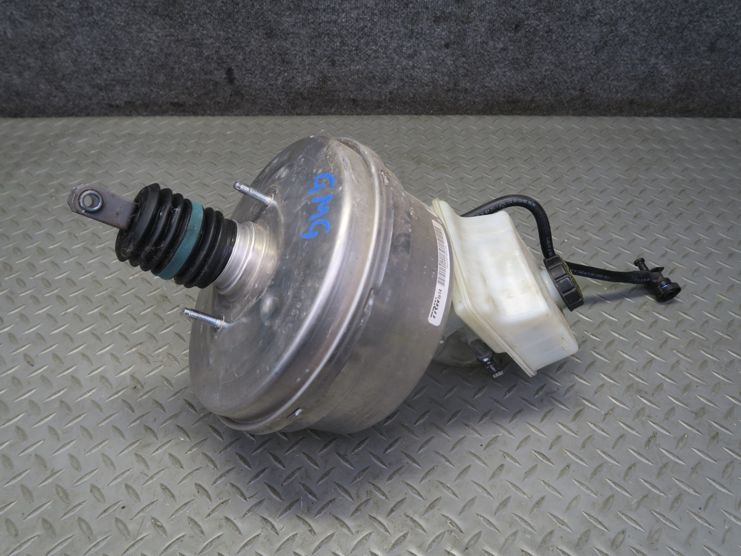 2017-2019 Mercedes X166 GLS450 Brake Master Cylinder Booster Fluid Reservoir