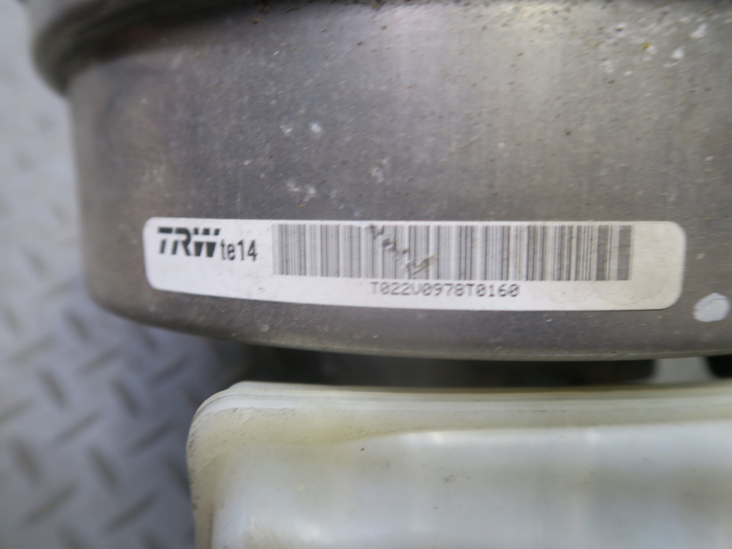 2017-2019 Mercedes X166 GLS450 Brake Master Cylinder Booster Fluid Reservoir