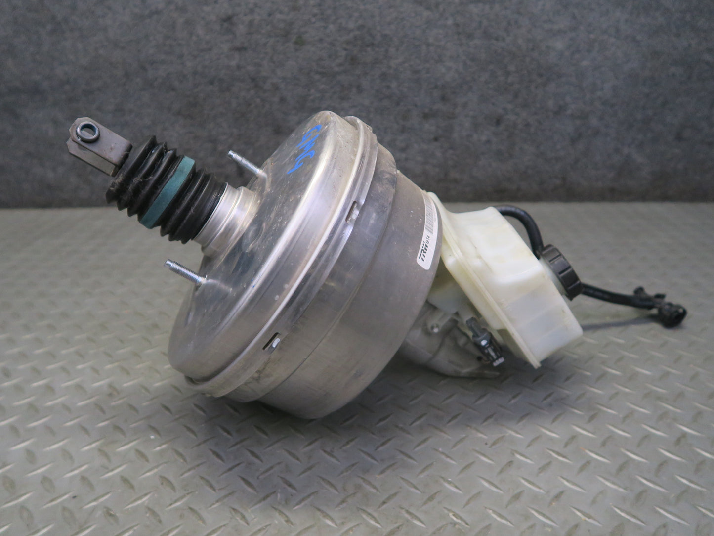 2017-2019 Mercedes X166 GLS450 Brake Master Cylinder Booster Fluid Reservoir