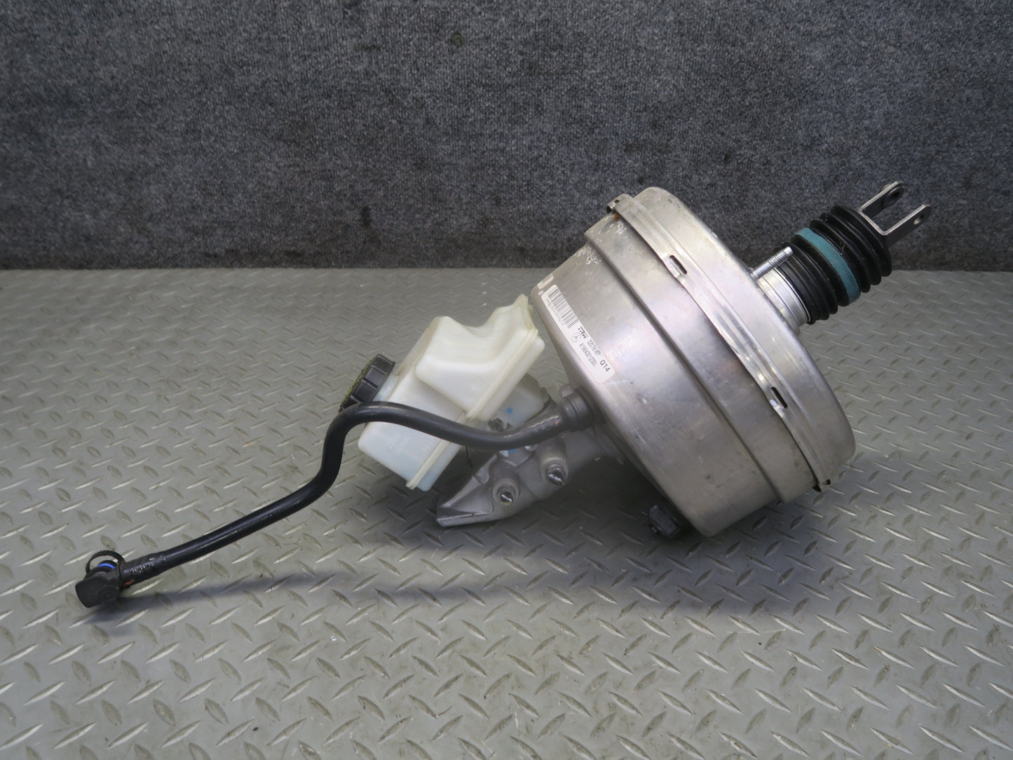 2017-2019 Mercedes X166 GLS450 Brake Master Cylinder Booster Fluid Reservoir