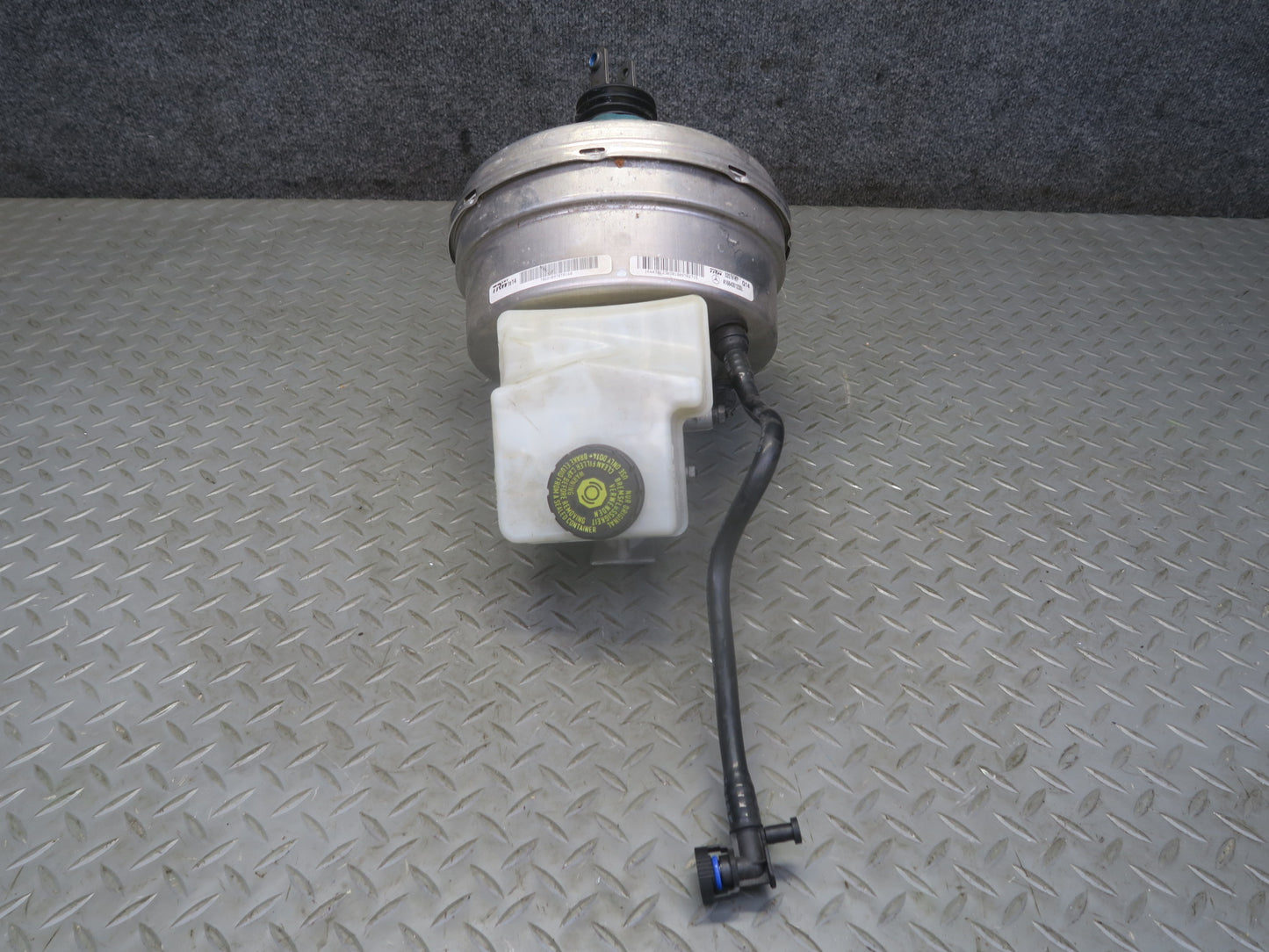 2017-2019 Mercedes X166 GLS450 Brake Master Cylinder Booster Fluid Reservoir