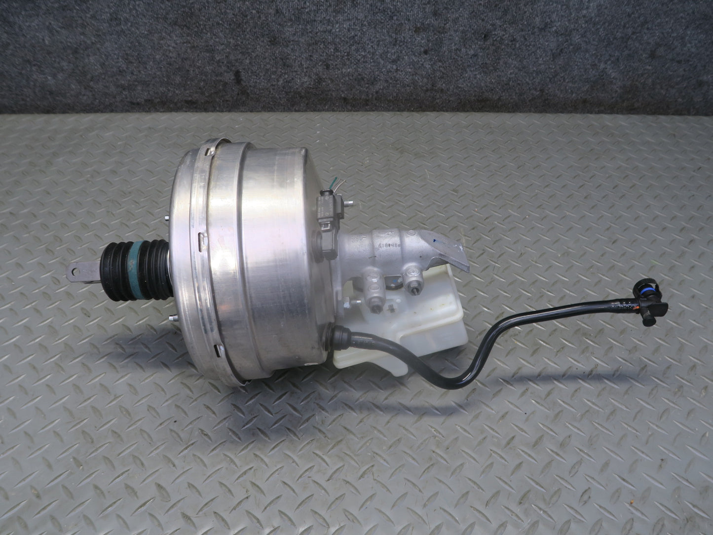 2017-2019 Mercedes X166 GLS450 Brake Master Cylinder Booster Fluid Reservoir