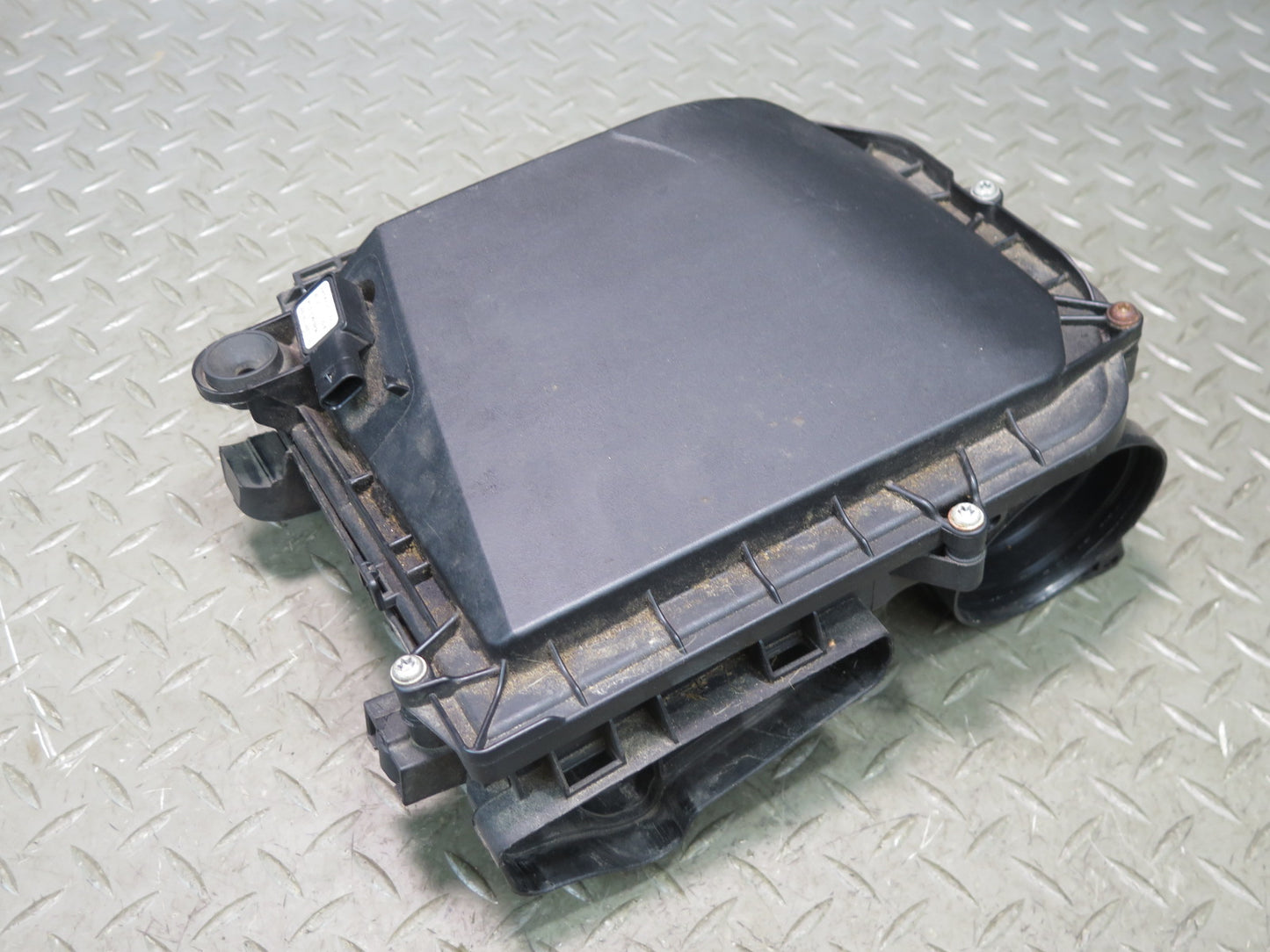 2017-2019 Mercedes X166 GLS450 Left Air Intake Cleaner Filter Box 2760903701