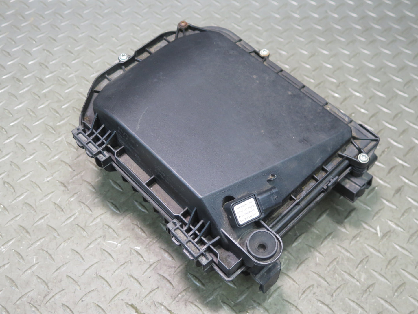 2017-2019 Mercedes X166 GLS450 Left Air Intake Cleaner Filter Box 2760903701