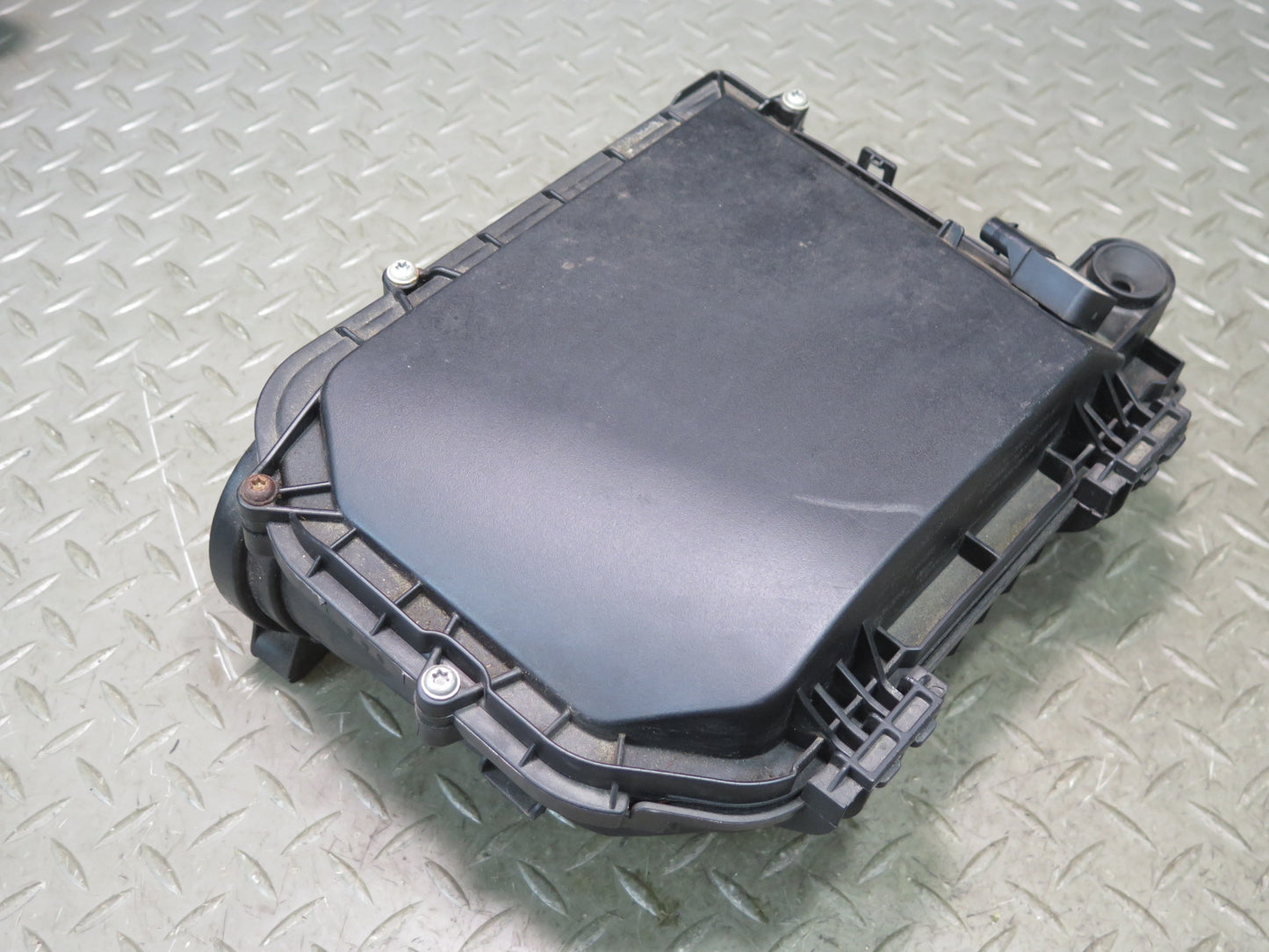 2017-2019 Mercedes X166 GLS450 Left Air Intake Cleaner Filter Box 2760903701