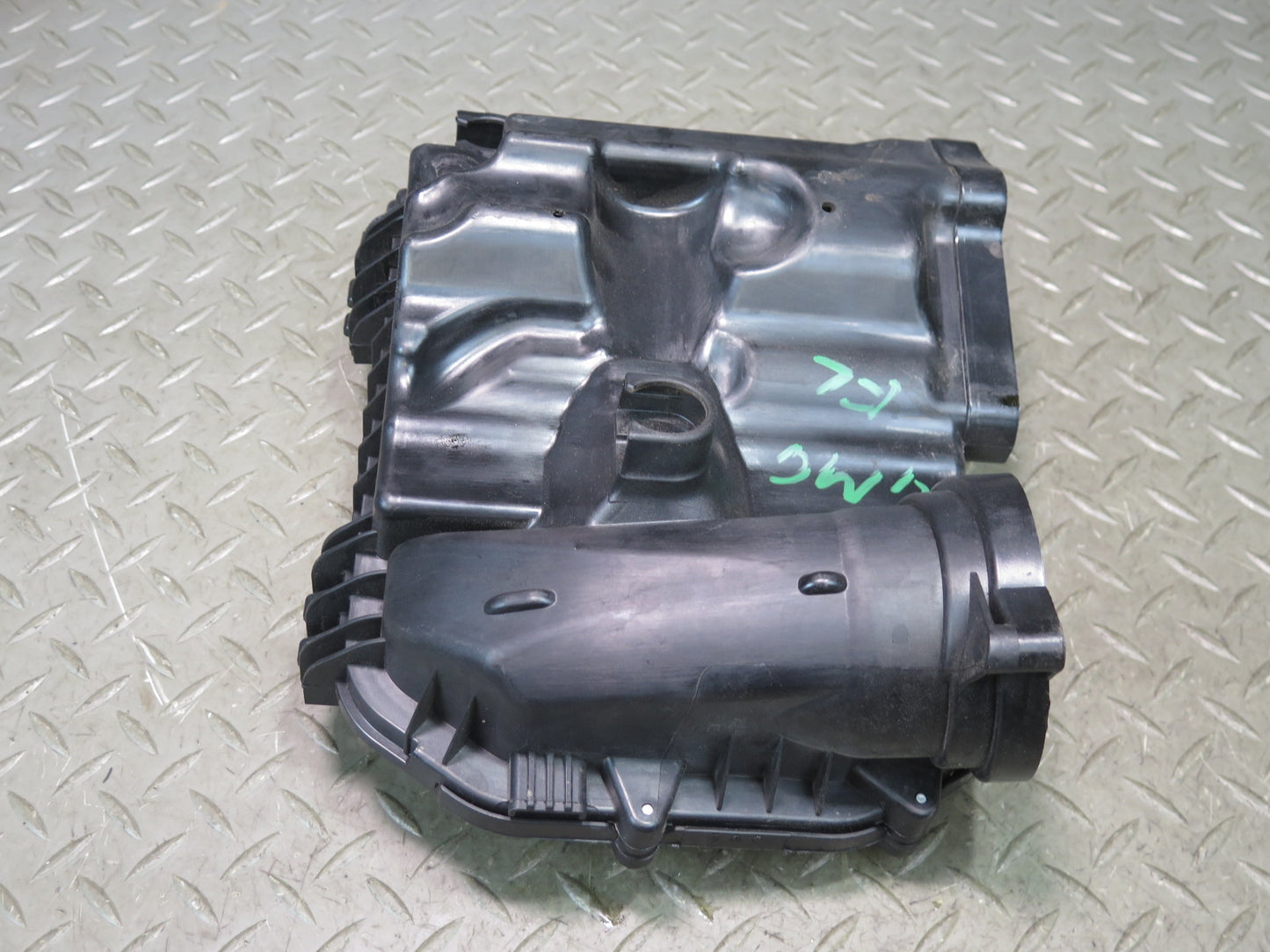 2017-2019 Mercedes X166 GLS450 Left Air Intake Cleaner Filter Box 2760903701