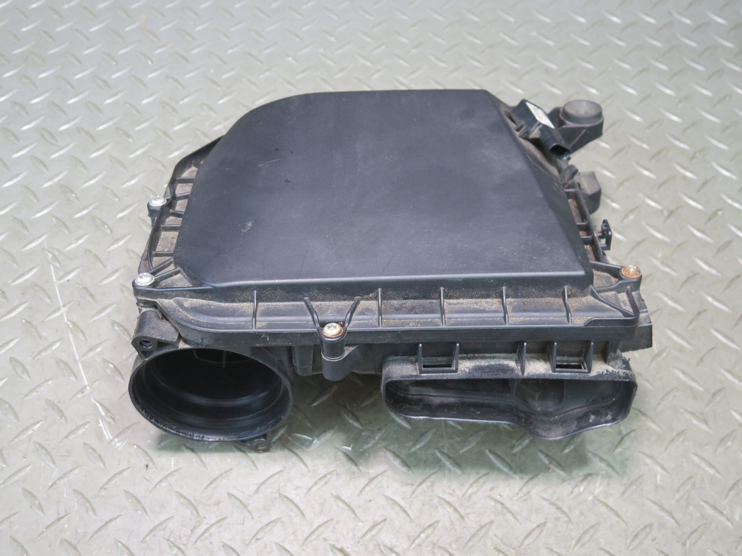 2017-2019 Mercedes X166 GLS450 Right Air Intake Cleaner Filter Box 2760903801