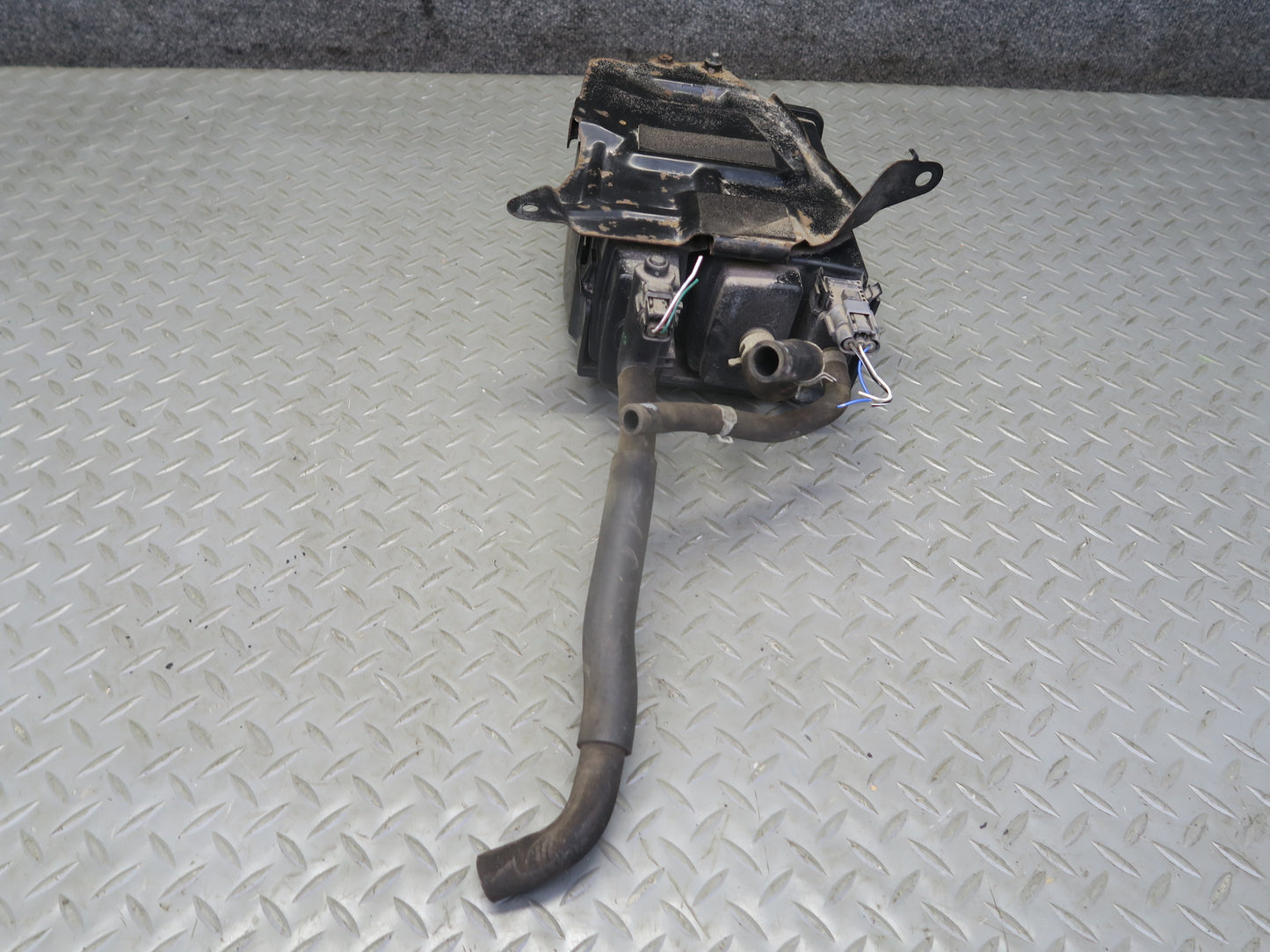 03-09 Nissan 350Z Z33 Fuel Evap Vapor Charcoal Canister 14950-AM600 OEM