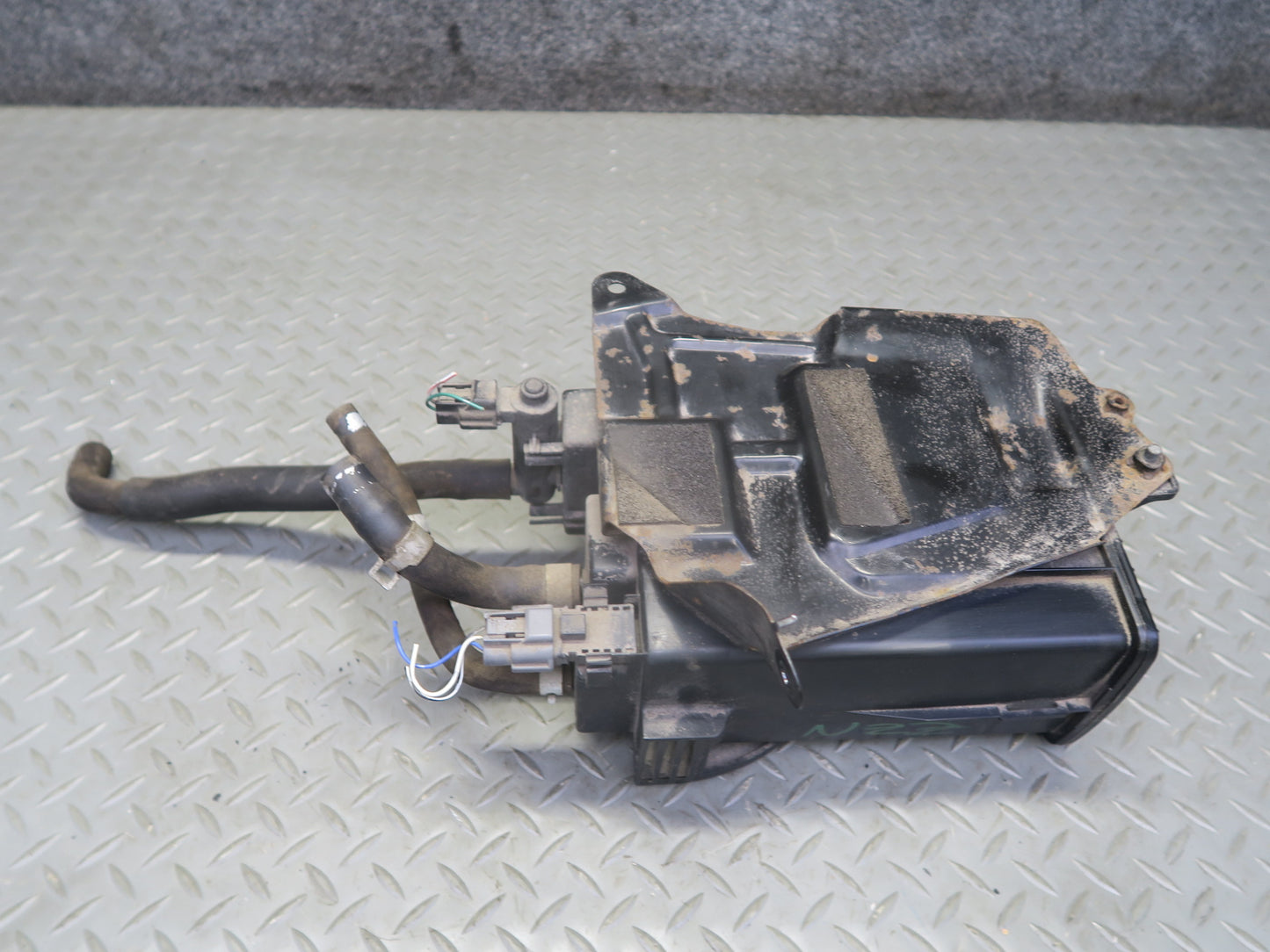 03-09 Nissan 350Z Z33 Fuel Evap Vapor Charcoal Canister 14950-AM600 OEM