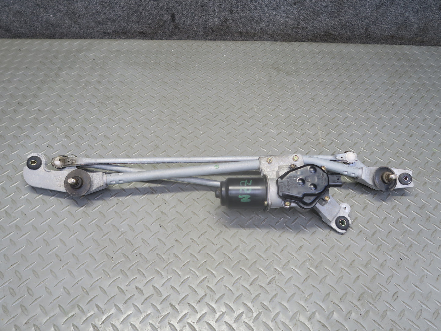 04-05 Nissan 350Z Z33 Convert Windshield Wiper Transmission Linkage w Motor OEM