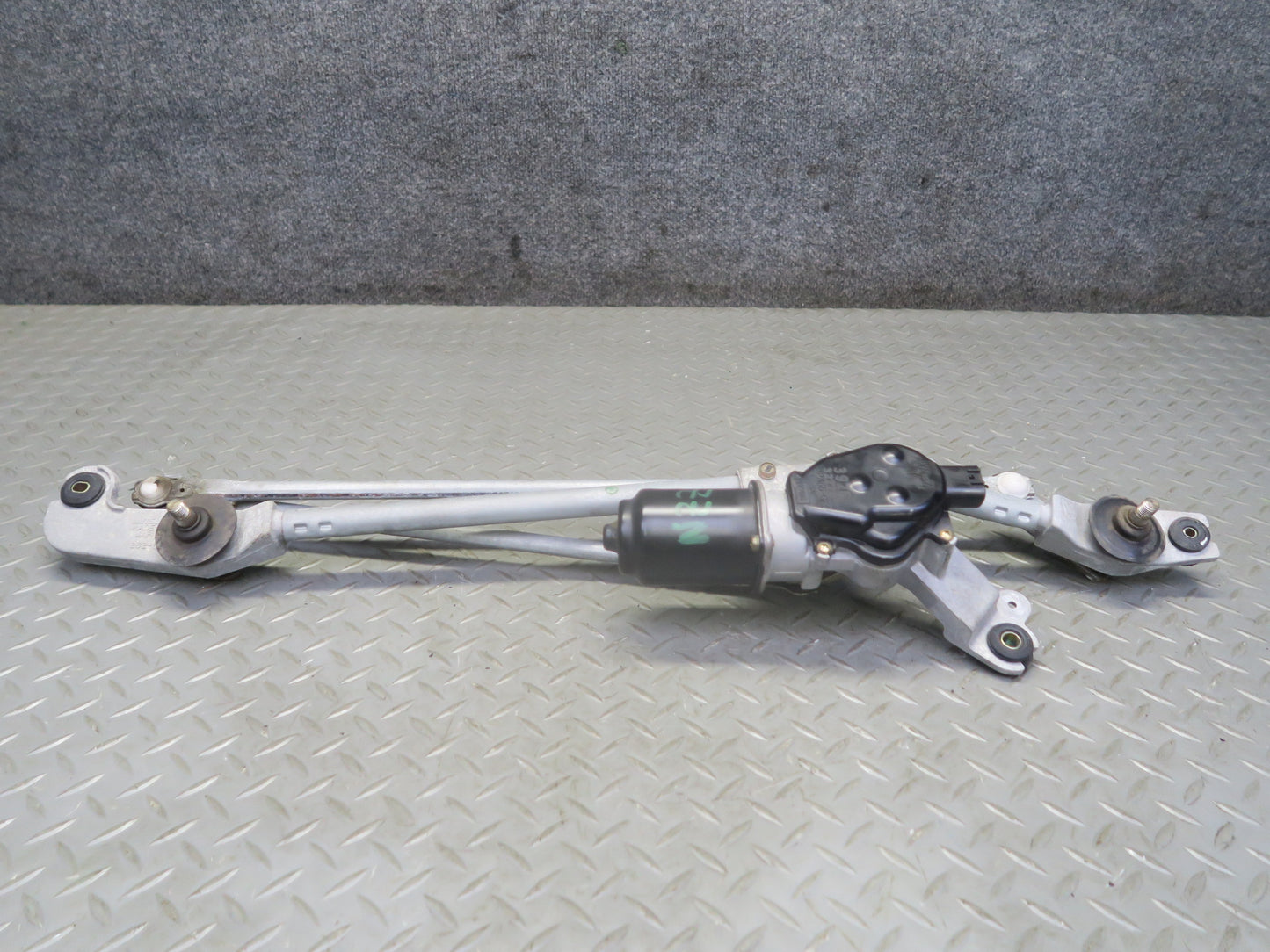 04-05 Nissan 350Z Z33 Convert Windshield Wiper Transmission Linkage w Motor OEM