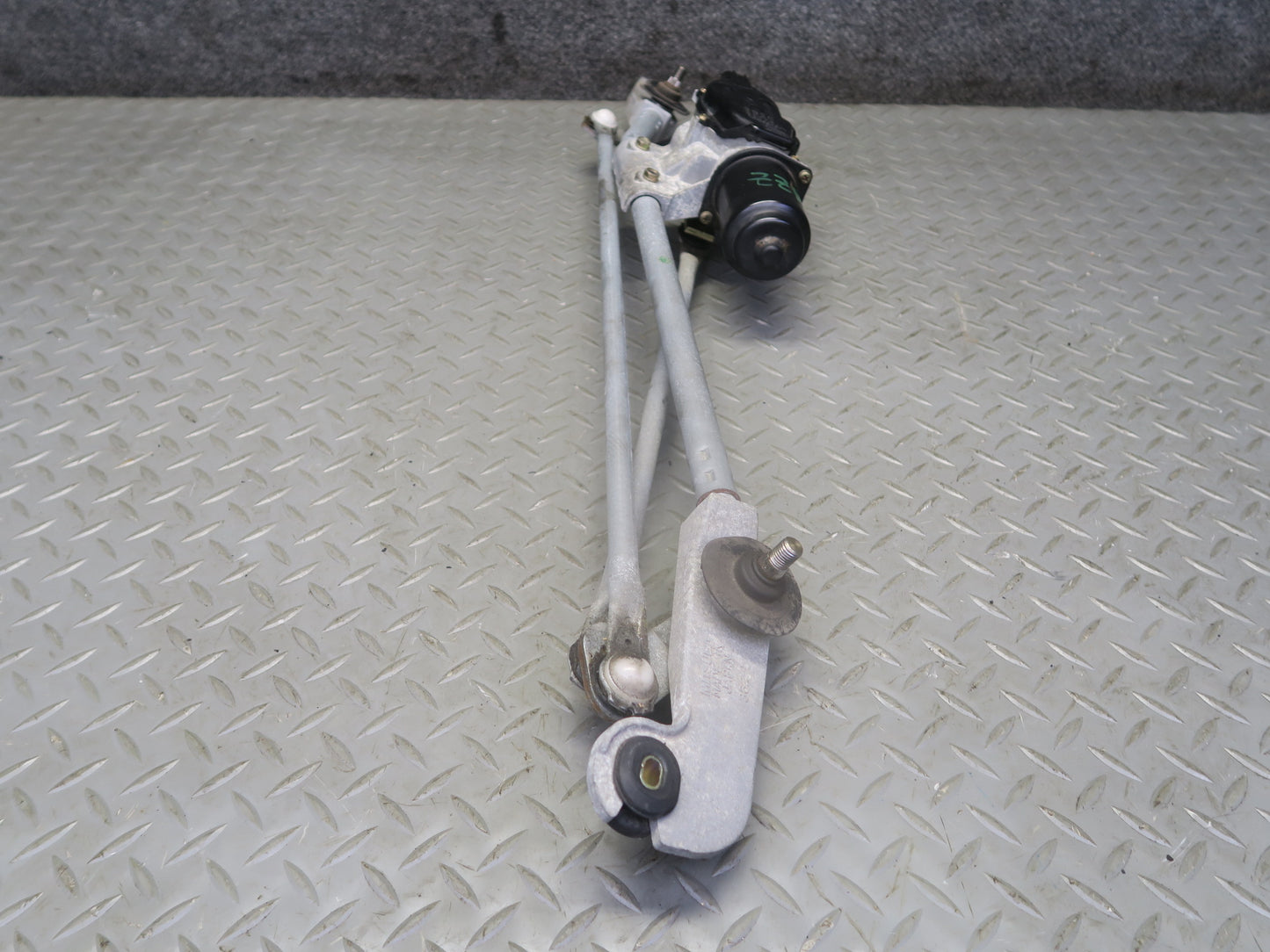 04-05 Nissan 350Z Z33 Convert Windshield Wiper Transmission Linkage w Motor OEM