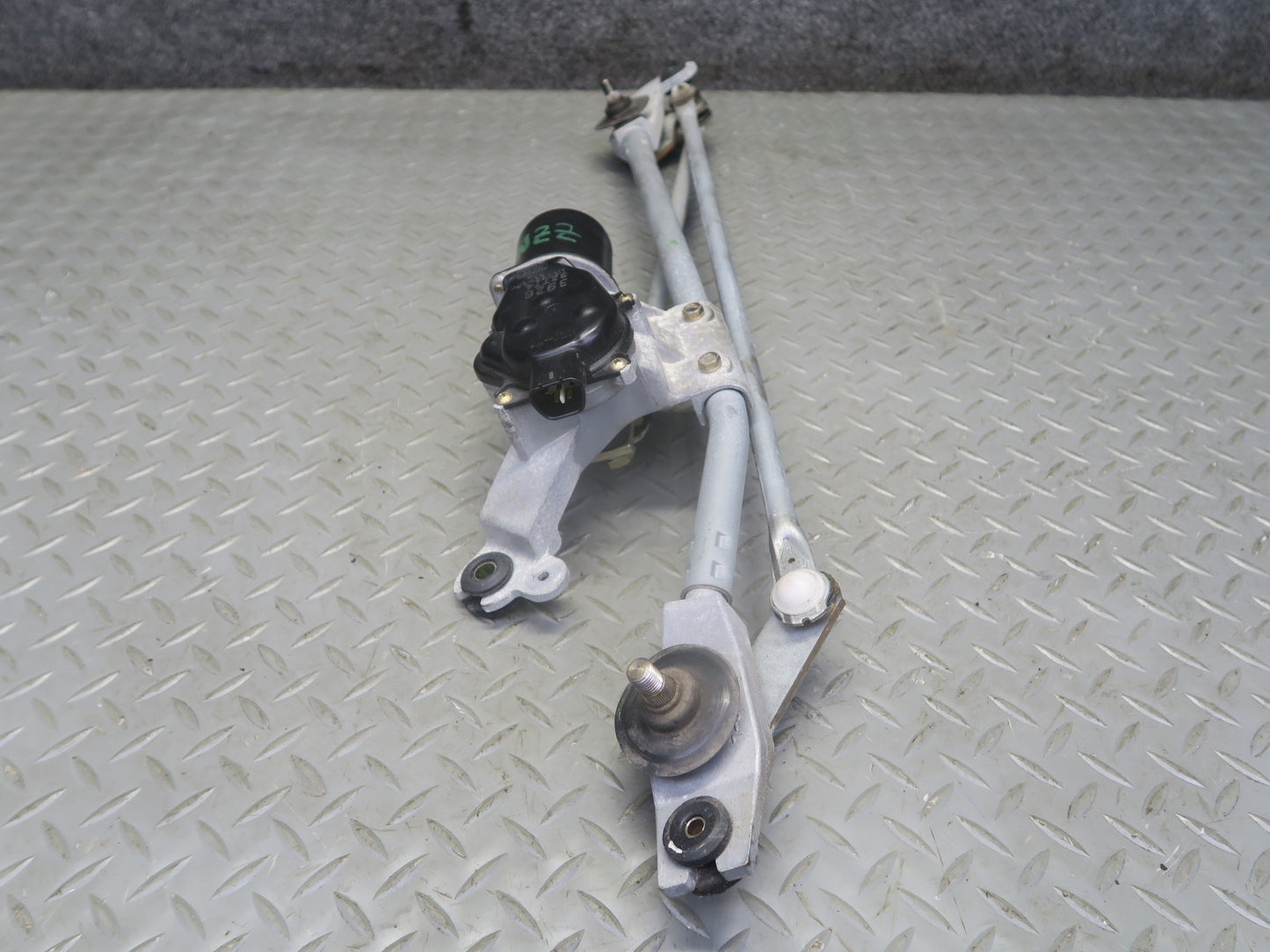 04-05 Nissan 350Z Z33 Convert Windshield Wiper Transmission Linkage w Motor OEM
