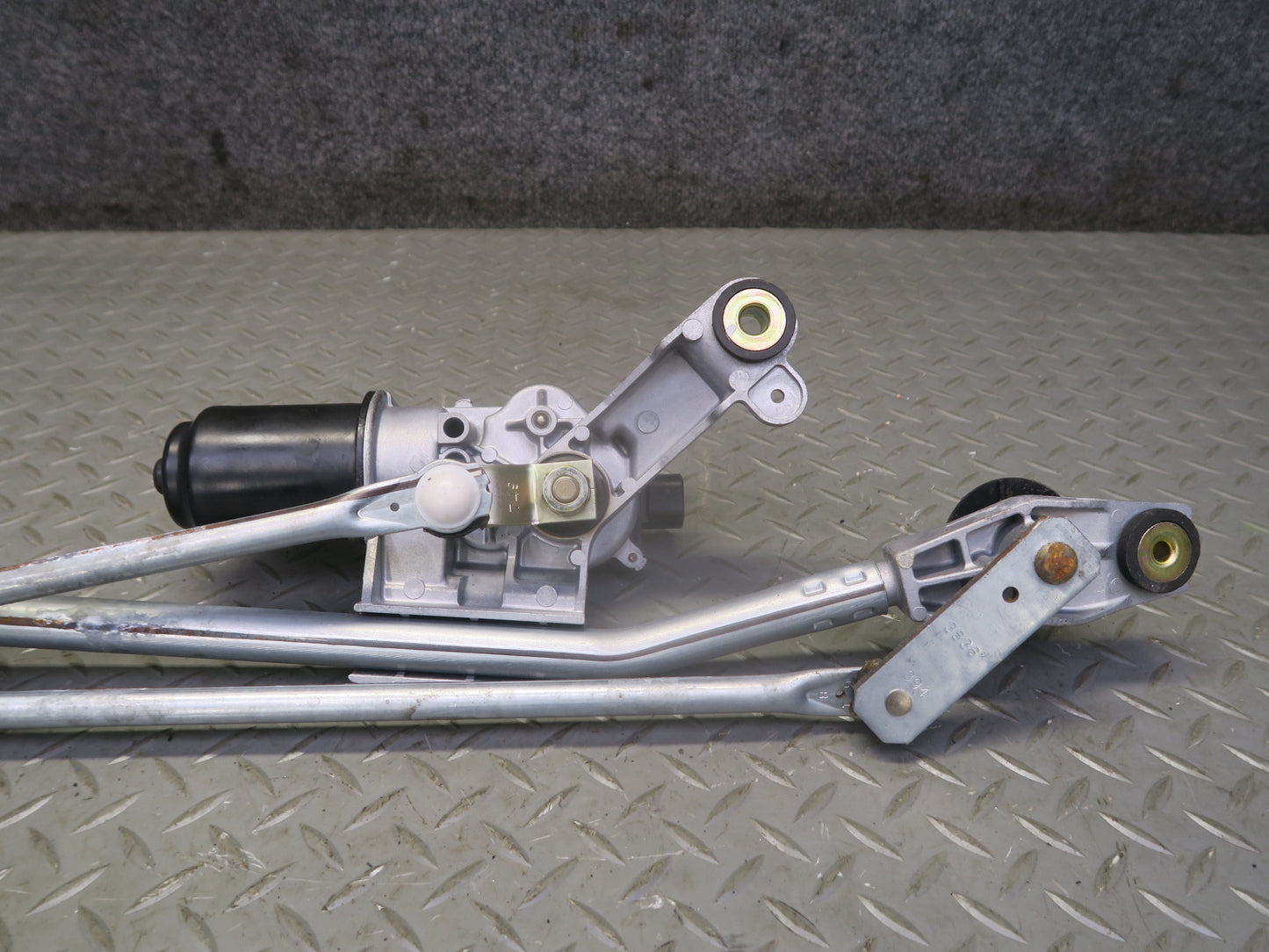 04-05 Nissan 350Z Z33 Convert Windshield Wiper Transmission Linkage w Motor OEM