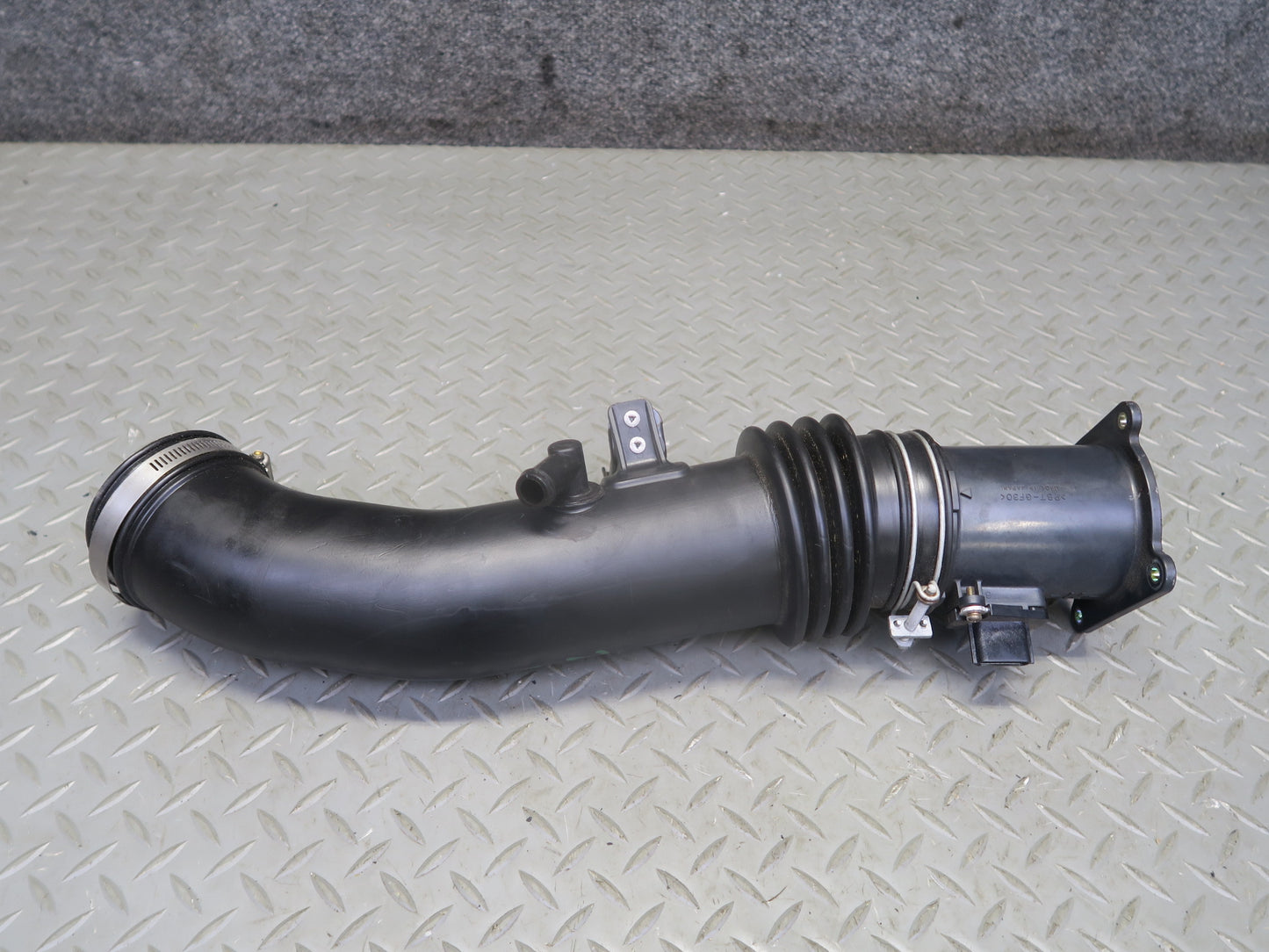 03-06 Nissan 350Z Z33 VQ35DE Engine Air Intake Hose w MAF Sensor OEM