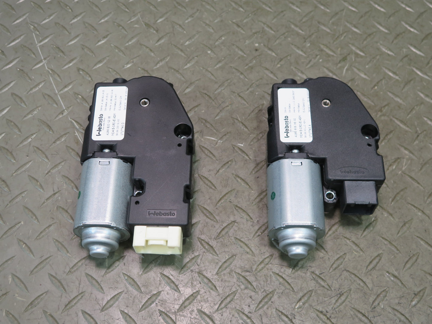2012-2019 Mercedes X166 GL GLS Sunroof Motor Drive Unit Set of 2