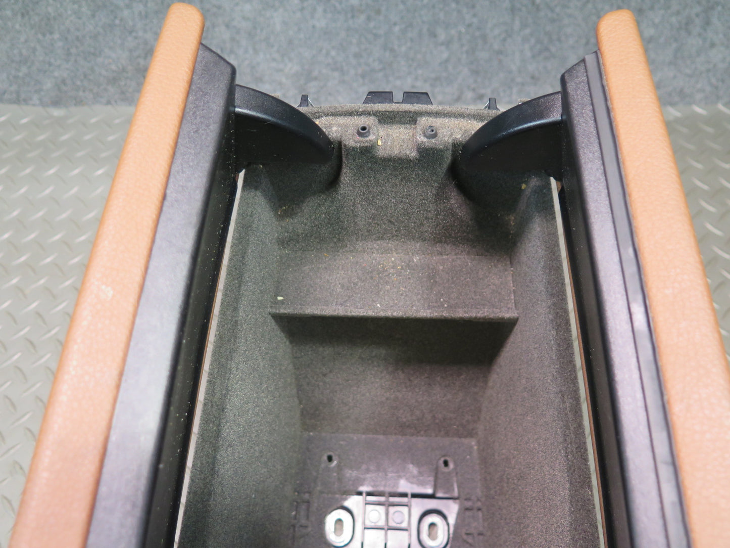 2017-2019 Mercedes X166 GLS450 Center Console Leather Armrest Storage