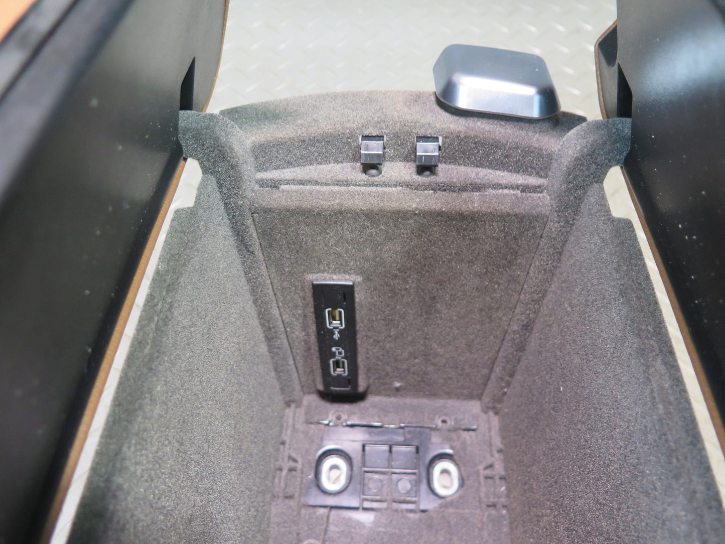 2017-2019 Mercedes X166 GLS450 Center Console Leather Armrest Storage