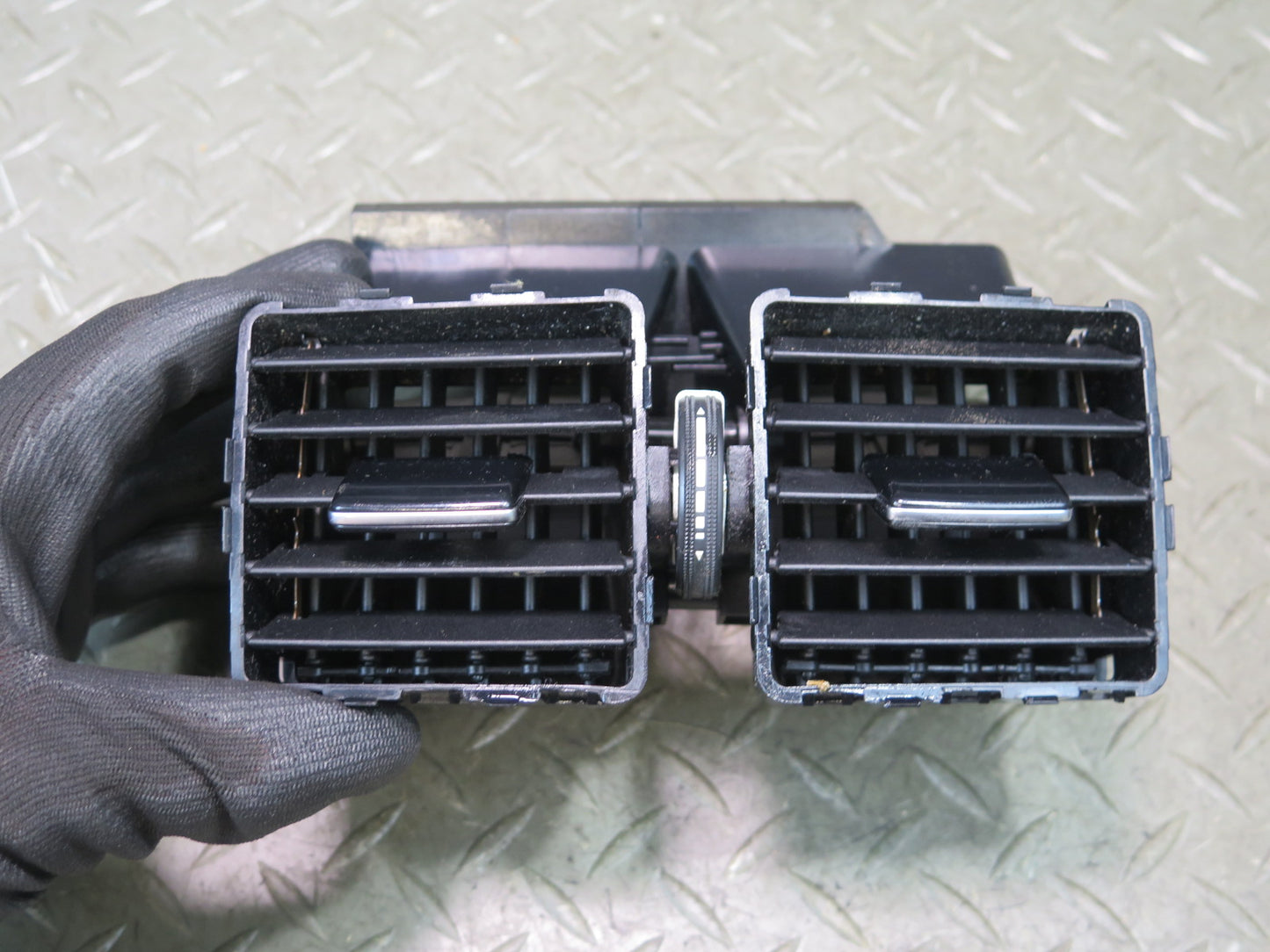 2017-2019 Mercedes X166 GLS450 Rear Center Console A/C Air Vent Grille
