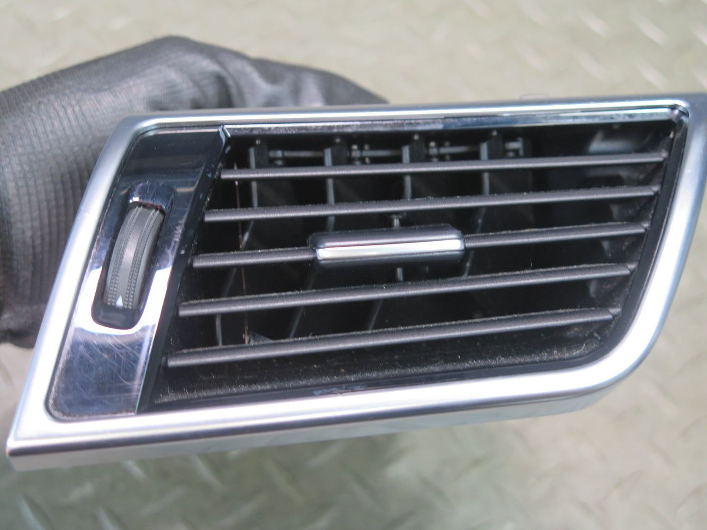 2017-2019 Mercedes X166 GLS450 Dash Front  Right A/C Air Vent Grille 1668309200