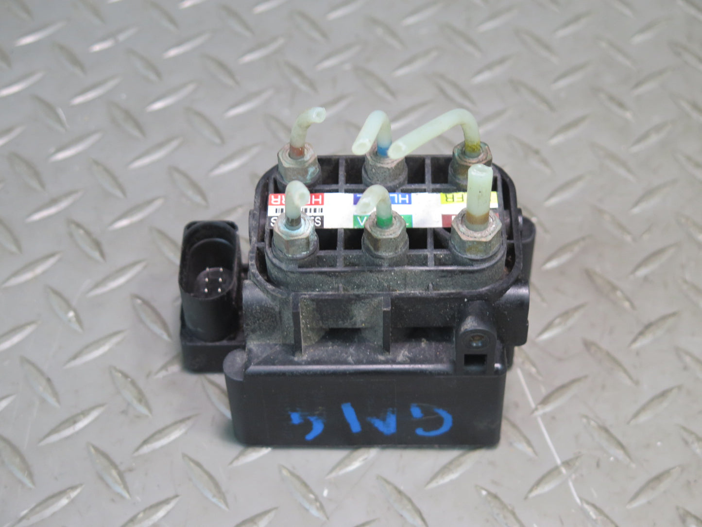 2012-2019 Mercedes X166 GL GLS Air Suspension Valve Block 2123200358