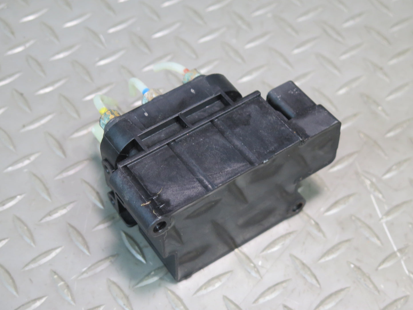 2012-2019 Mercedes X166 GL GLS Air Suspension Valve Block 2123200358