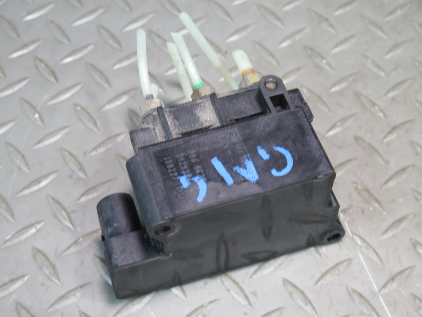 2012-2019 Mercedes X166 GL GLS Air Suspension Valve Block 2123200358