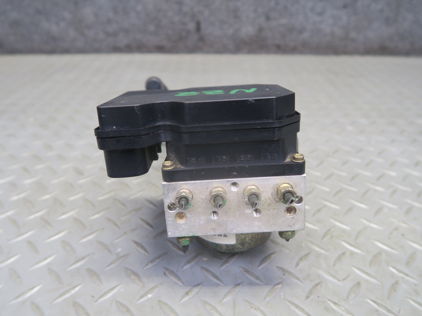 04-05 Nissan Z33 350Z A/T Convertible Anti Lock Brake ABS Pump Module OEM