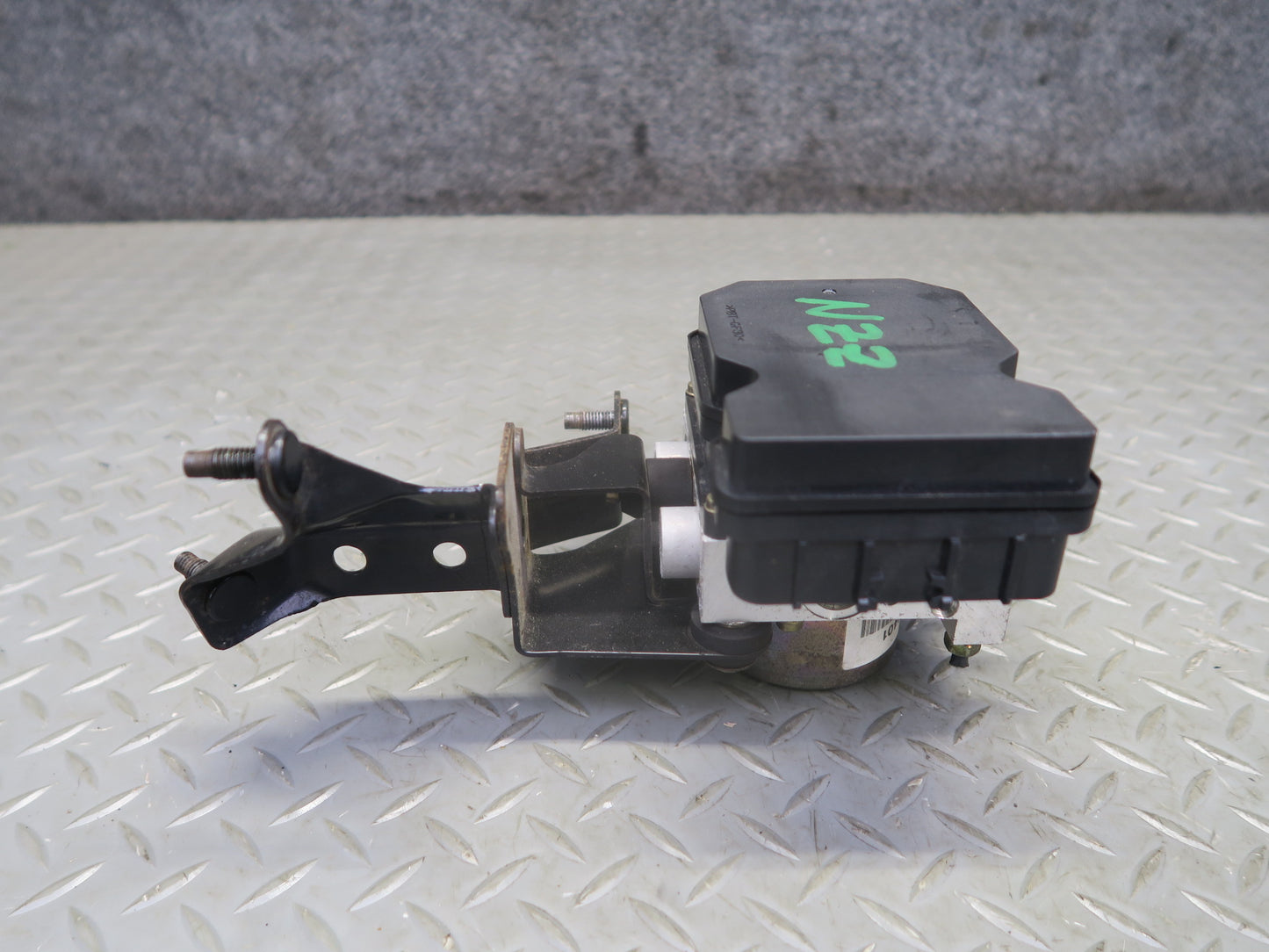 04-05 Nissan Z33 350Z A/T Convertible Anti Lock Brake ABS Pump Module OEM