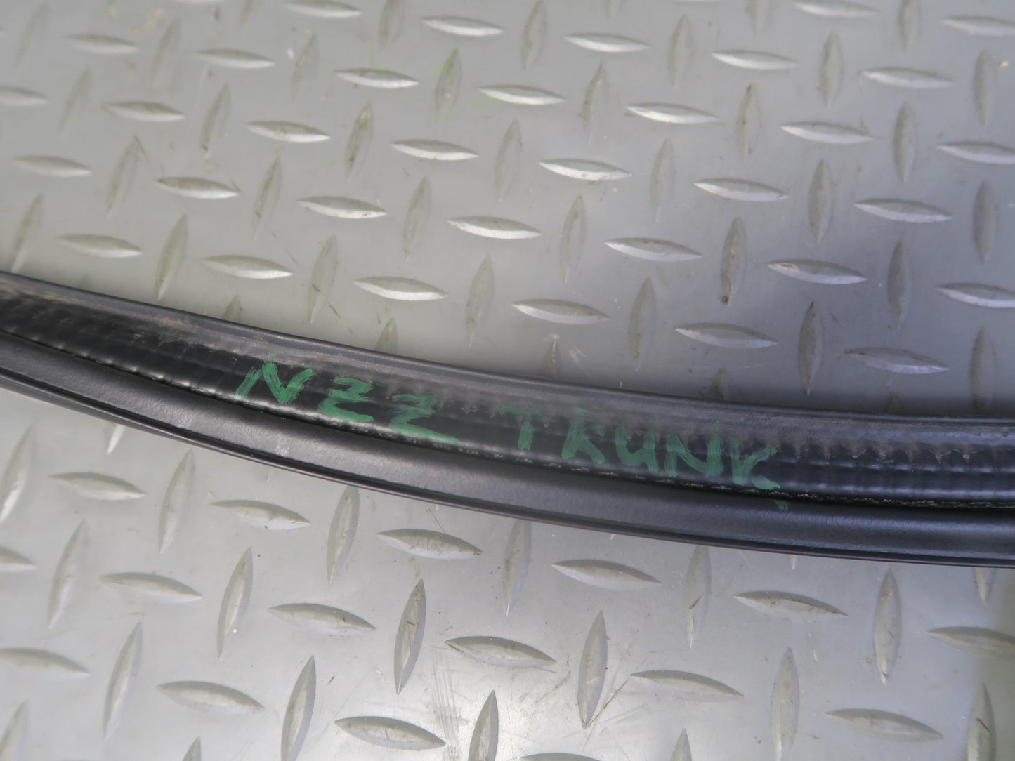 04-08 Nissan Z33 350Z Convertible Rear Trunk Weatherstrip Rubber Seal OEM