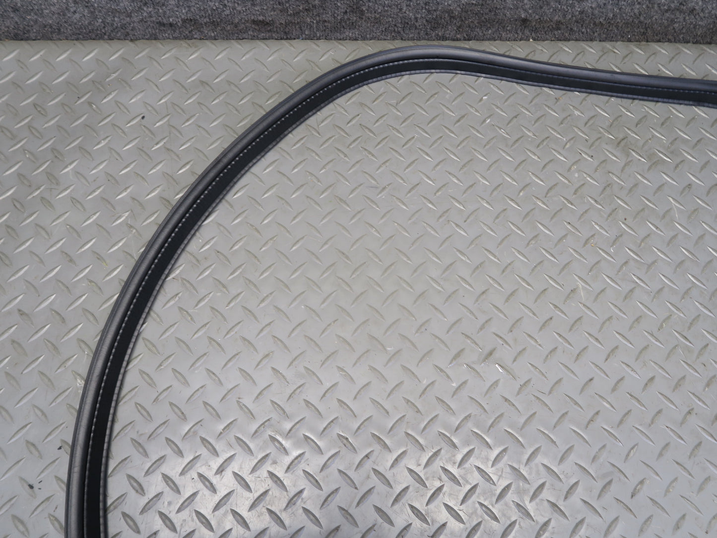 04-08 Nissan Z33 350Z Convertible Rear Trunk Weatherstrip Rubber Seal OEM