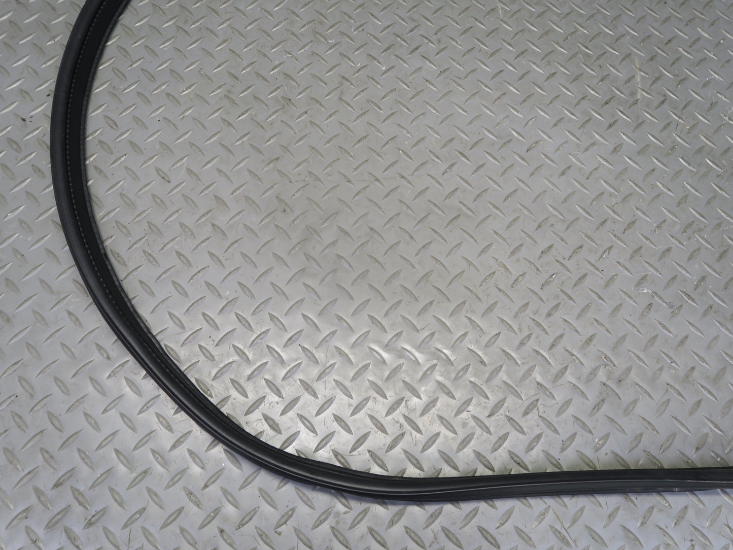 04-08 Nissan Z33 350Z Convertible Rear Trunk Weatherstrip Rubber Seal OEM