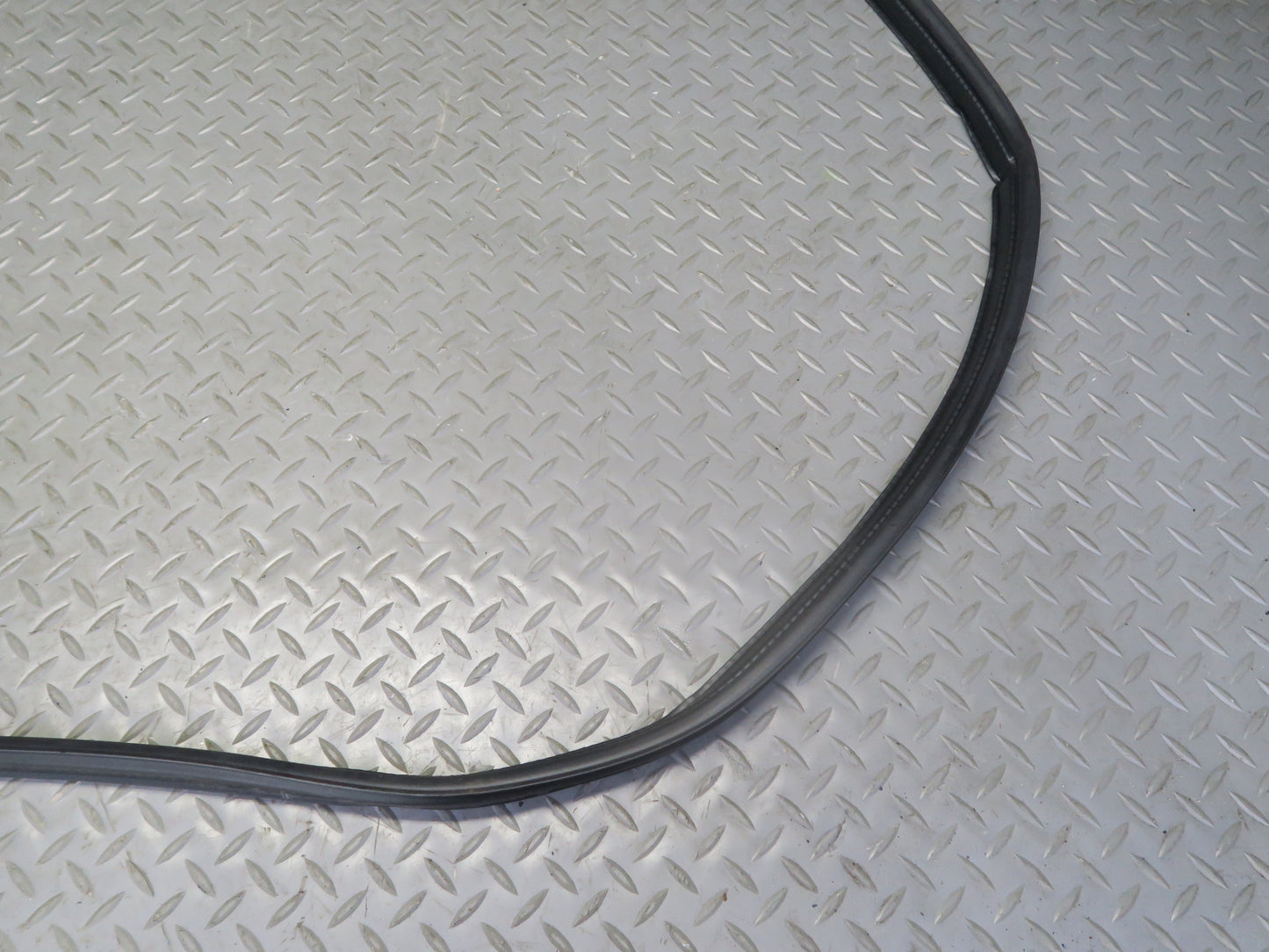 04-08 Nissan Z33 350Z Convertible Rear Trunk Weatherstrip Rubber Seal OEM