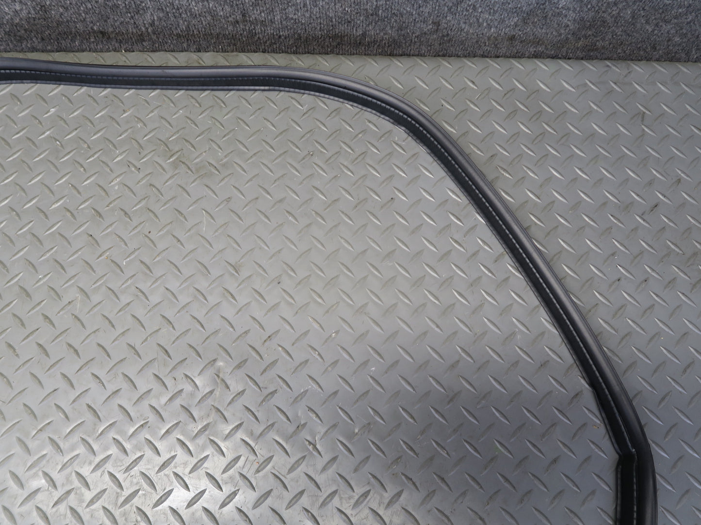 04-08 Nissan Z33 350Z Convertible Rear Trunk Weatherstrip Rubber Seal OEM