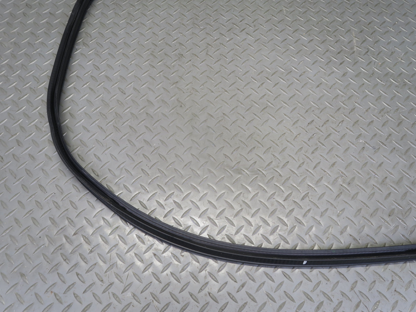 04-08 Nissan Z33 350Z Convertible Rear Trunk Weatherstrip Rubber Seal OEM