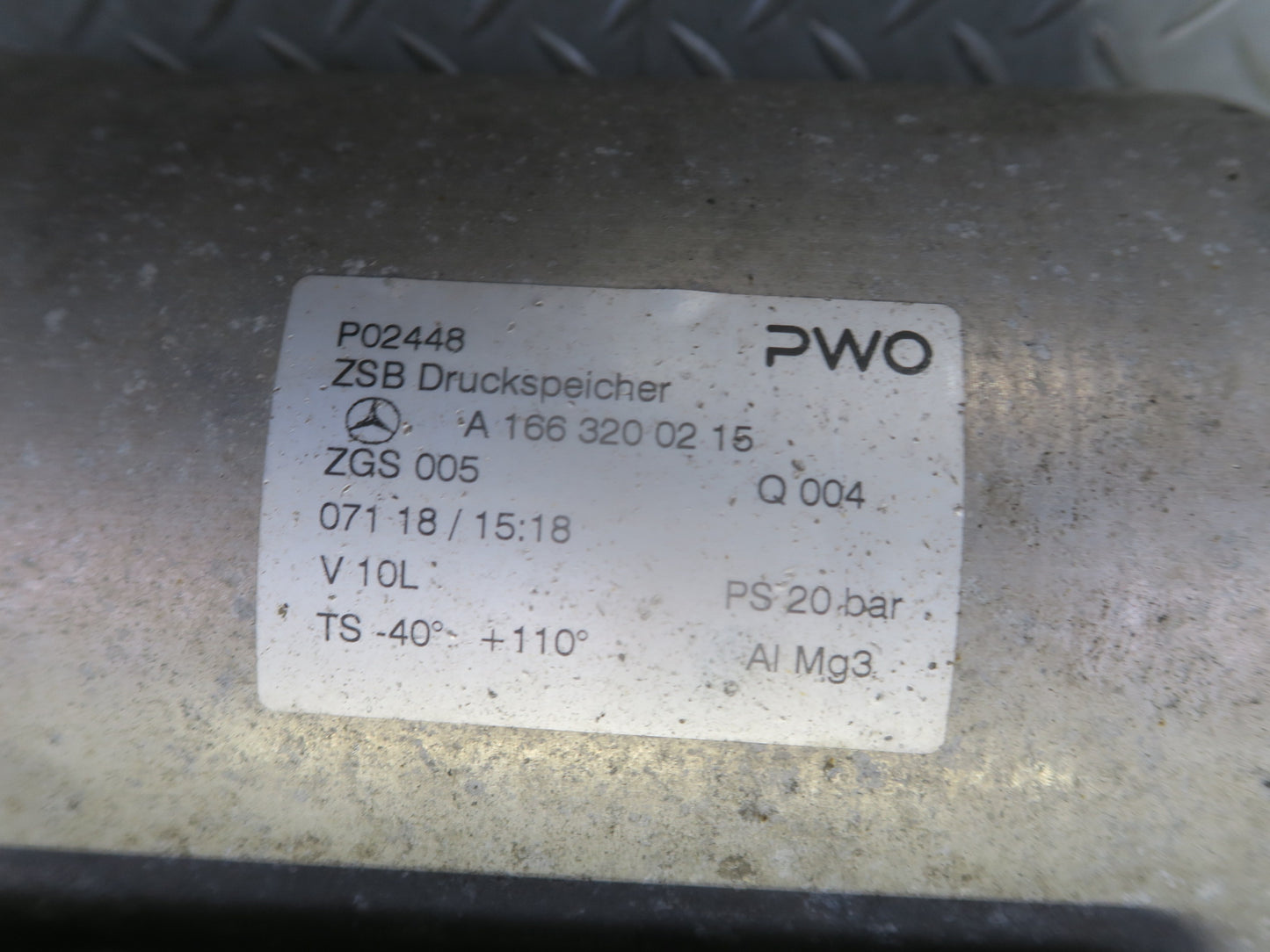 2017-2019 Mercedes X166 GLS450 Air Suspension Pressure Reservoir Tank 1663200215